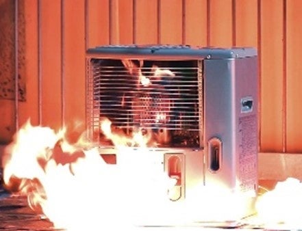 ストーブが発火する様子　※実際の事故とは関係ありません