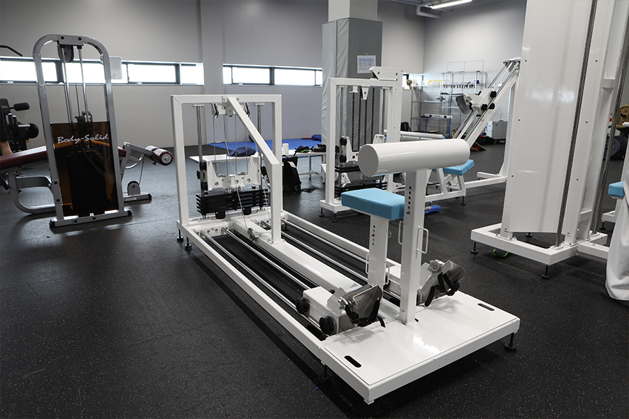 アスリートのケガ防止とパフォーマンス向上を独自のトレーニングマシン