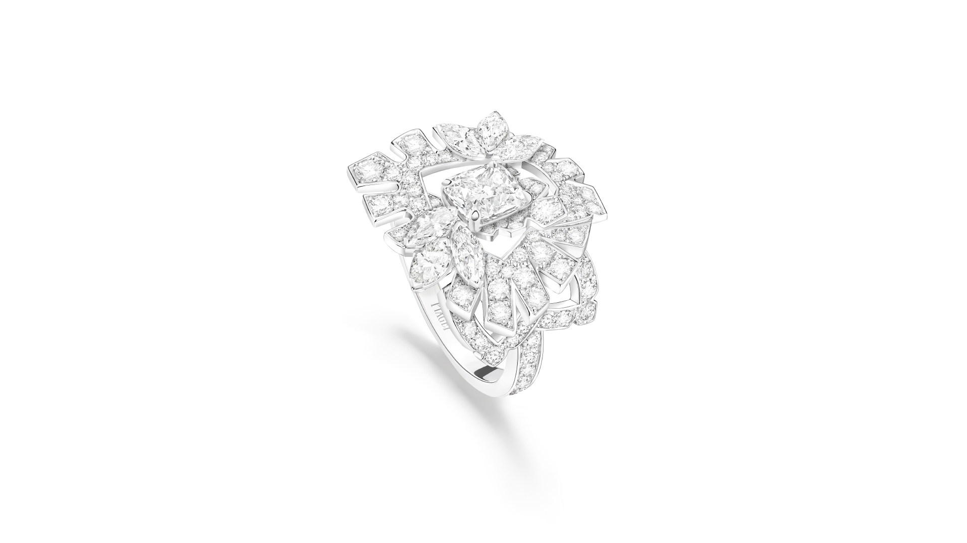 「ウィングス オブ ライト」 ハイジュエリー リング  18KWG、ラウンドカットダイヤモンド105個（計約1.55ct） マーキスカットダイヤモンド6個（計約0.91ct） クッションカットダイヤモンド1個（約1.15ct）