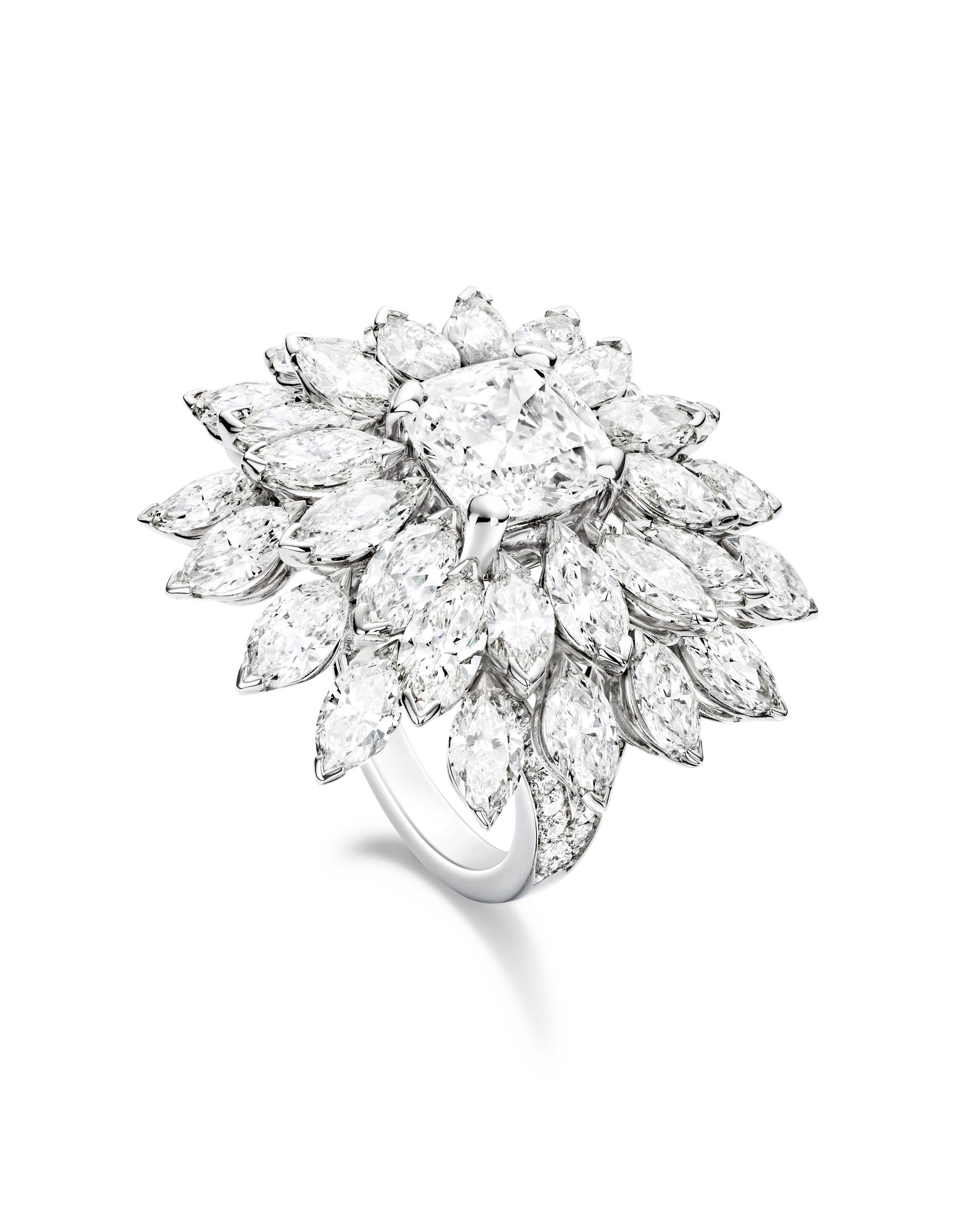 「ライムライト」ハイジュエリーリング　18KWG、クッションカットダイヤモンド約3.15ct、ダイヤモンド計約7.80ct