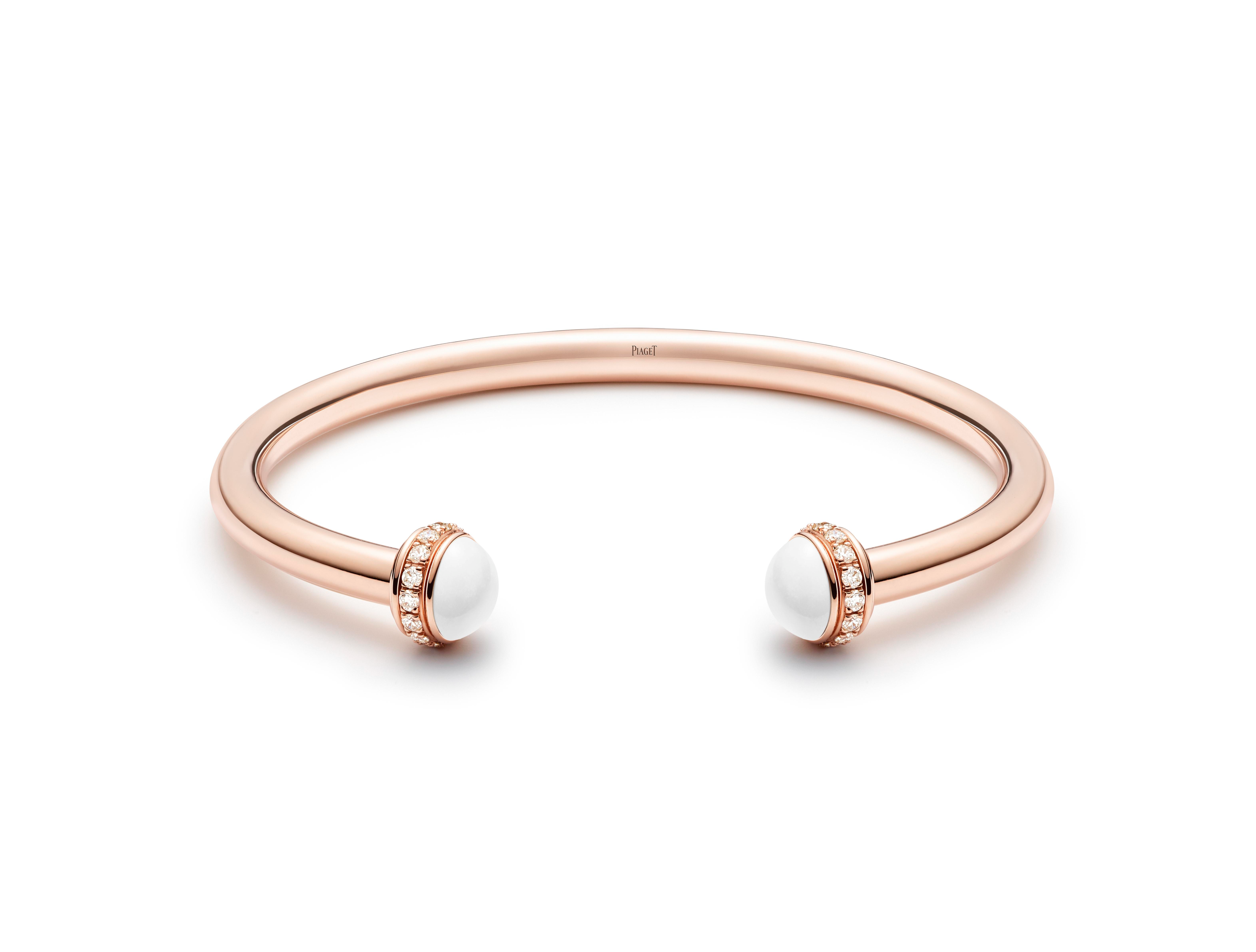 「ポセション」バングル  18KPG、ブリリアントカットダイヤモンド約0.38ct、ホワイトカルセドニー  ￥827,200