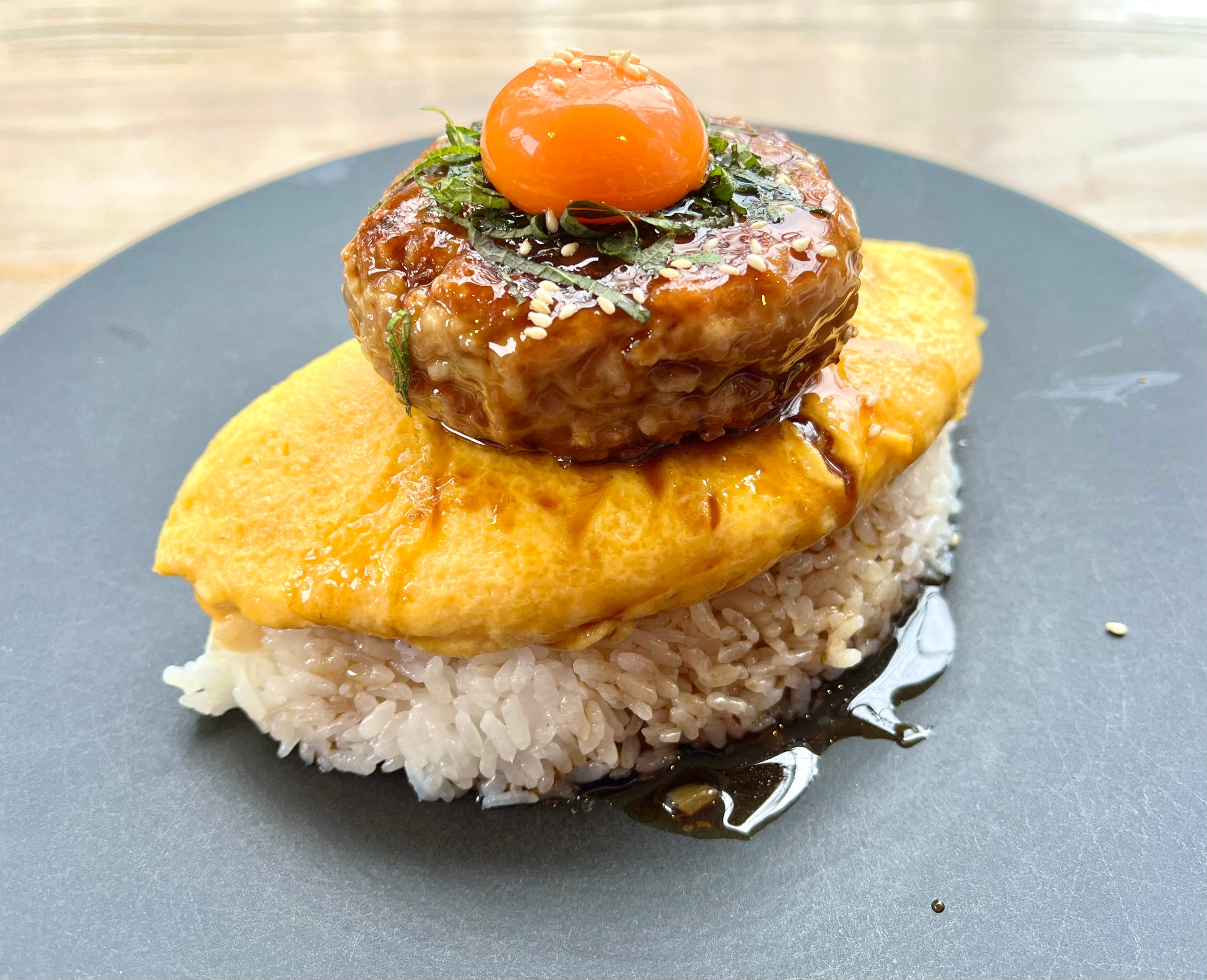 軍鶏つくねのオムごはん