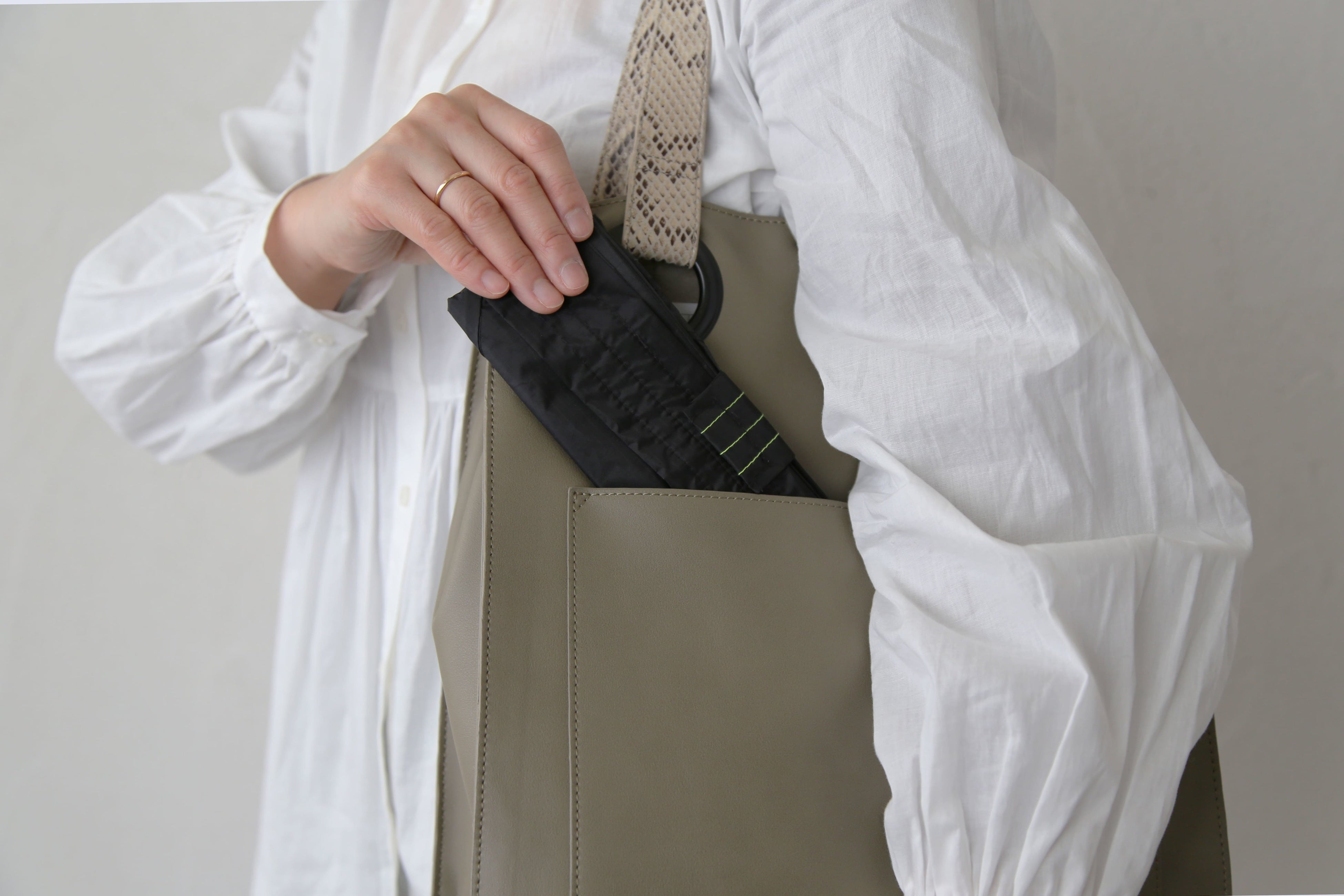 ビジネスバッグに