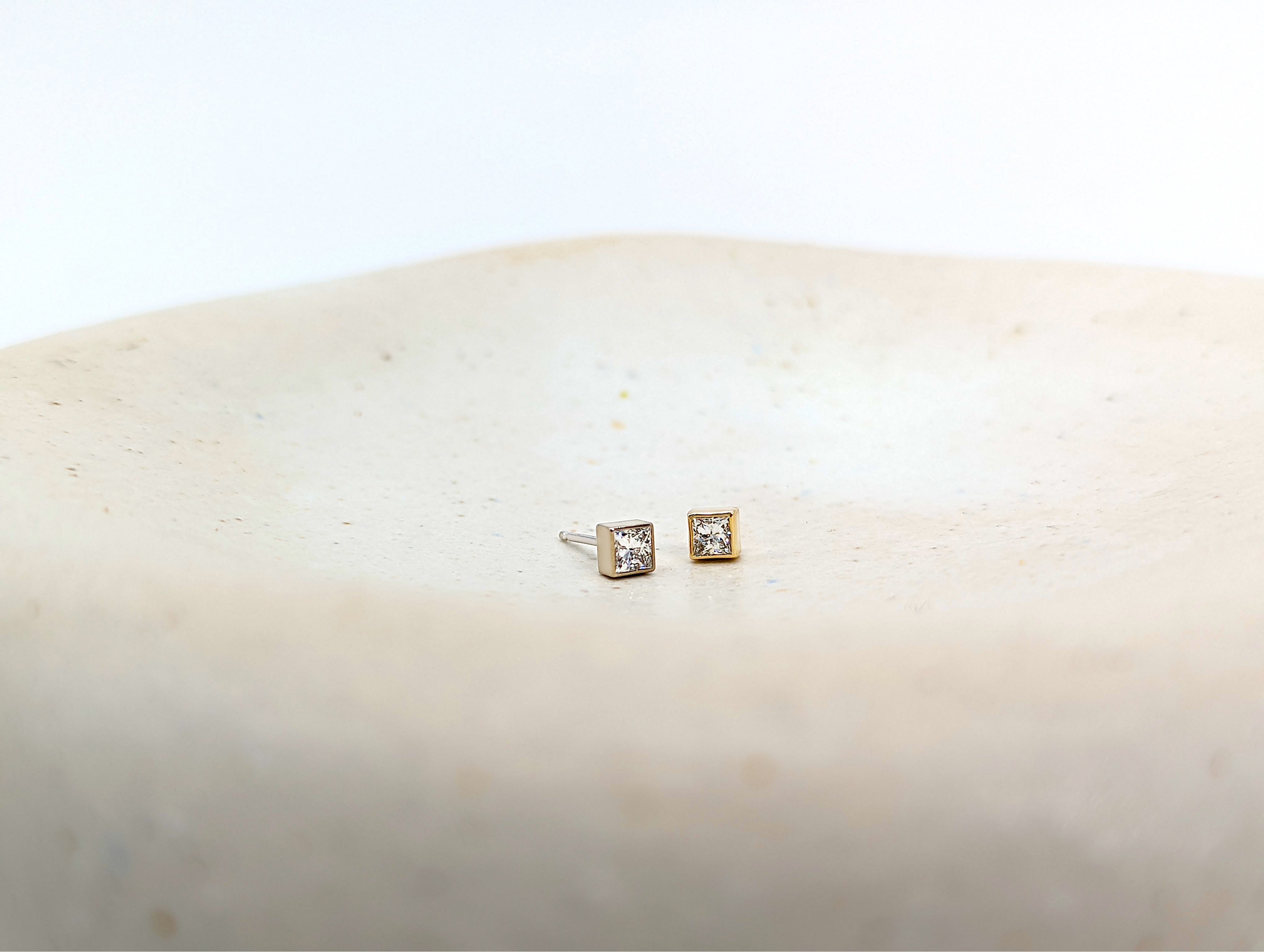 [Lumière] スクエアダイヤモンドピアス