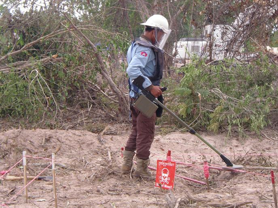 カンボジアに残る地雷原