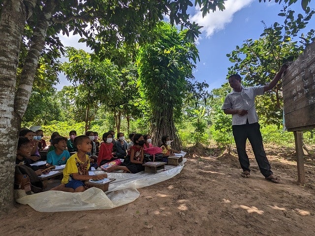 カンボジア プレアビヒア州の青空教室