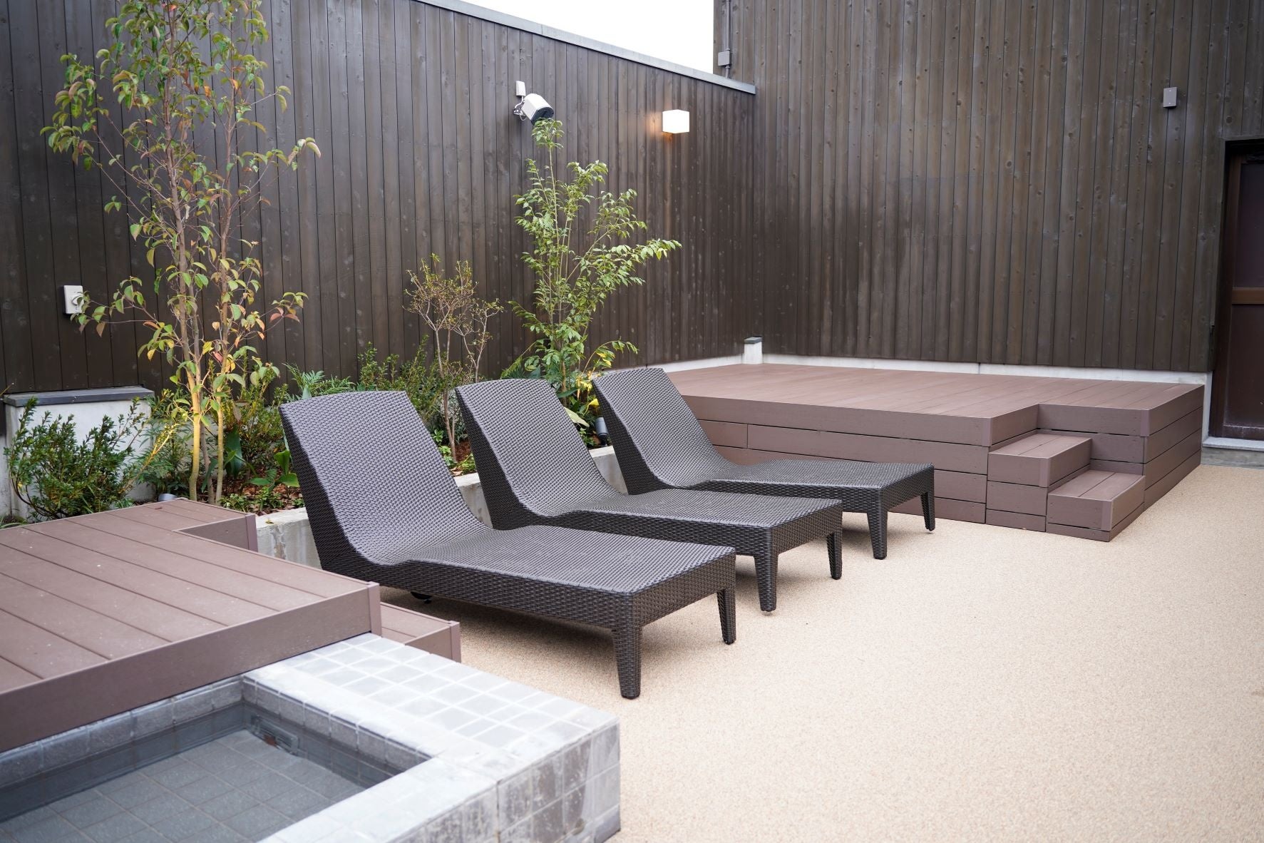 「ととのいスペース」にはデッキチェアを増設