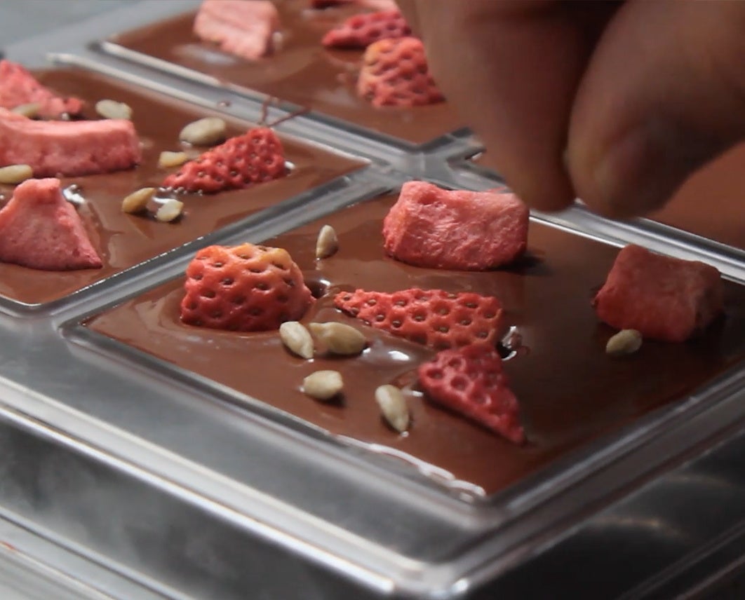 ※撮影のため、素手で行っております