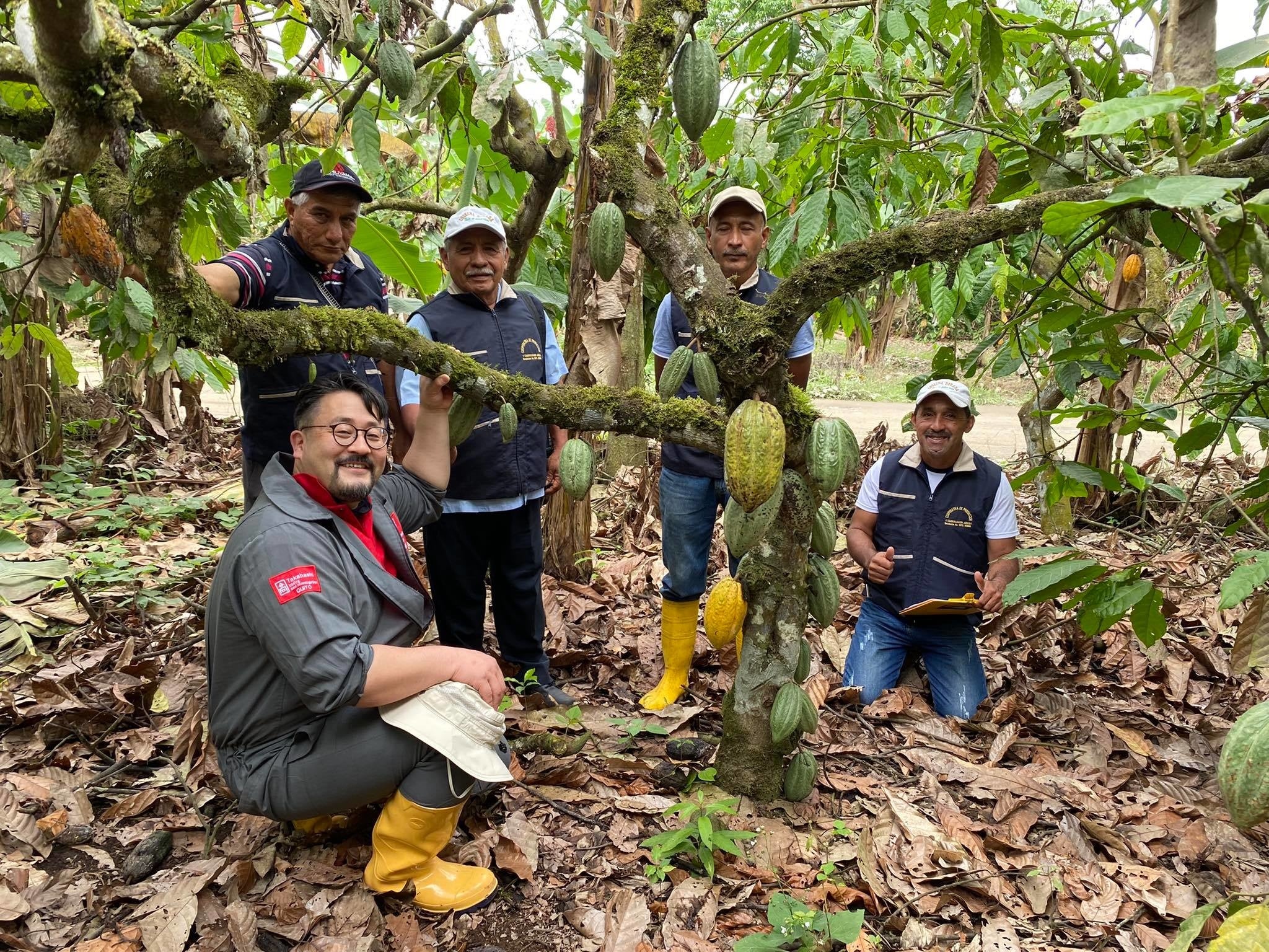 コセーチャ・ドラーダ協会の人たちと