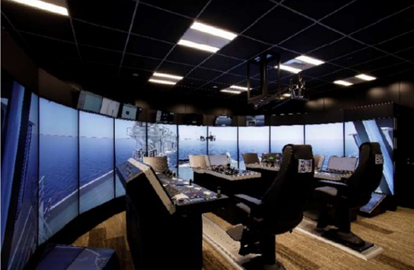 【MOLMEC本社内にあるDPトレーニングセンター】 The Nautical Institute（本部：イギリス）の認証を得た日本初のトレーニングセンターで、2022年6月よりDPオペレーター講座を開講。