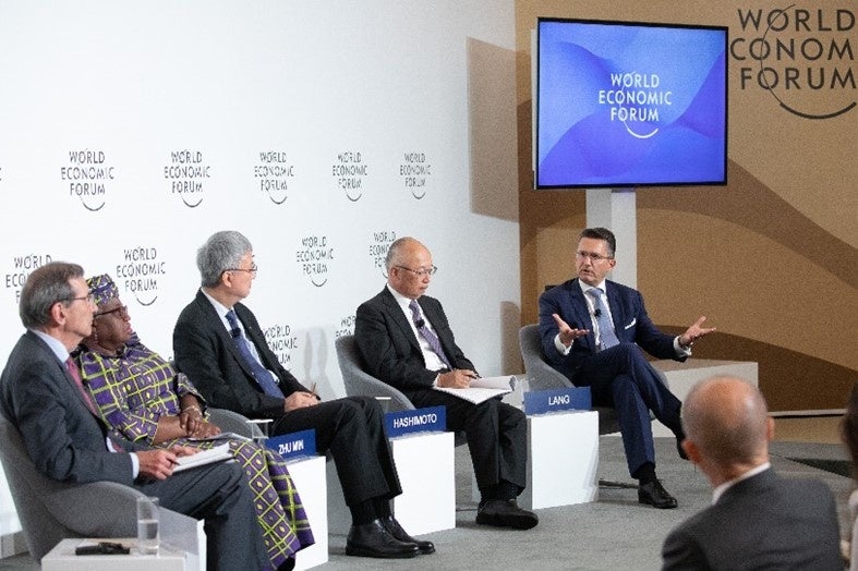 夏季ダボス会議内の“Navigating the Climate-Trade Nexus”セッションに日本企業で唯一登壇した当社社長 橋本 (右から2番目が橋本)