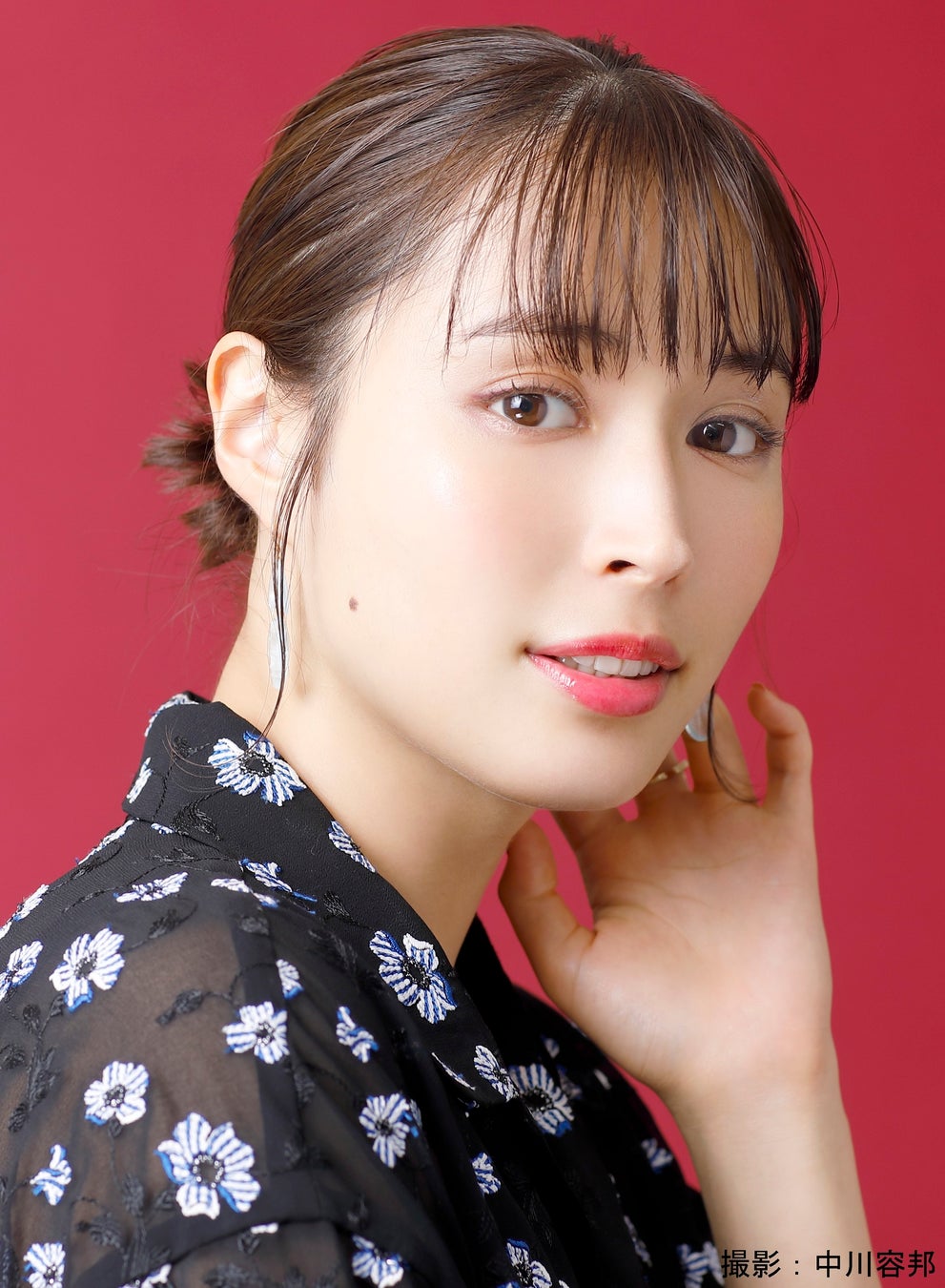 広瀬アリスさんも驚き うるうる パサパサ 違いは髪のキメがそろっているか Essential The Beauty の新cm 22年1月10日 月 よりオンエア開始 花王株式会社 花王mkニュース のプレスリリース 広瀬アリスさんも驚き うるうる パサパサ 違いは髪のキメがそろっているか Essential The Beauty の新cm 22年1月10日 月 よりオンエア開始 花王株式会社 花王mkニュース のプレスリリース