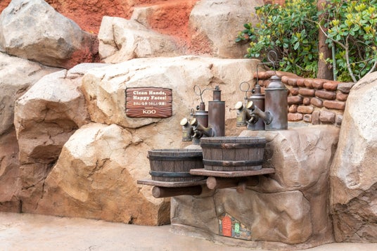 花王、東京ディズニーランド(R)/東京ディズニーシー(R)協賛10周年~花王が提供するハンドウォッシングエリアの魅力を動画で紹介~ 花王、東京ディズニーランド(R)/東京ディズニーシー(R)協賛10周年~花王が提供するハンドウォッシングエリアの魅力を動画で紹介~