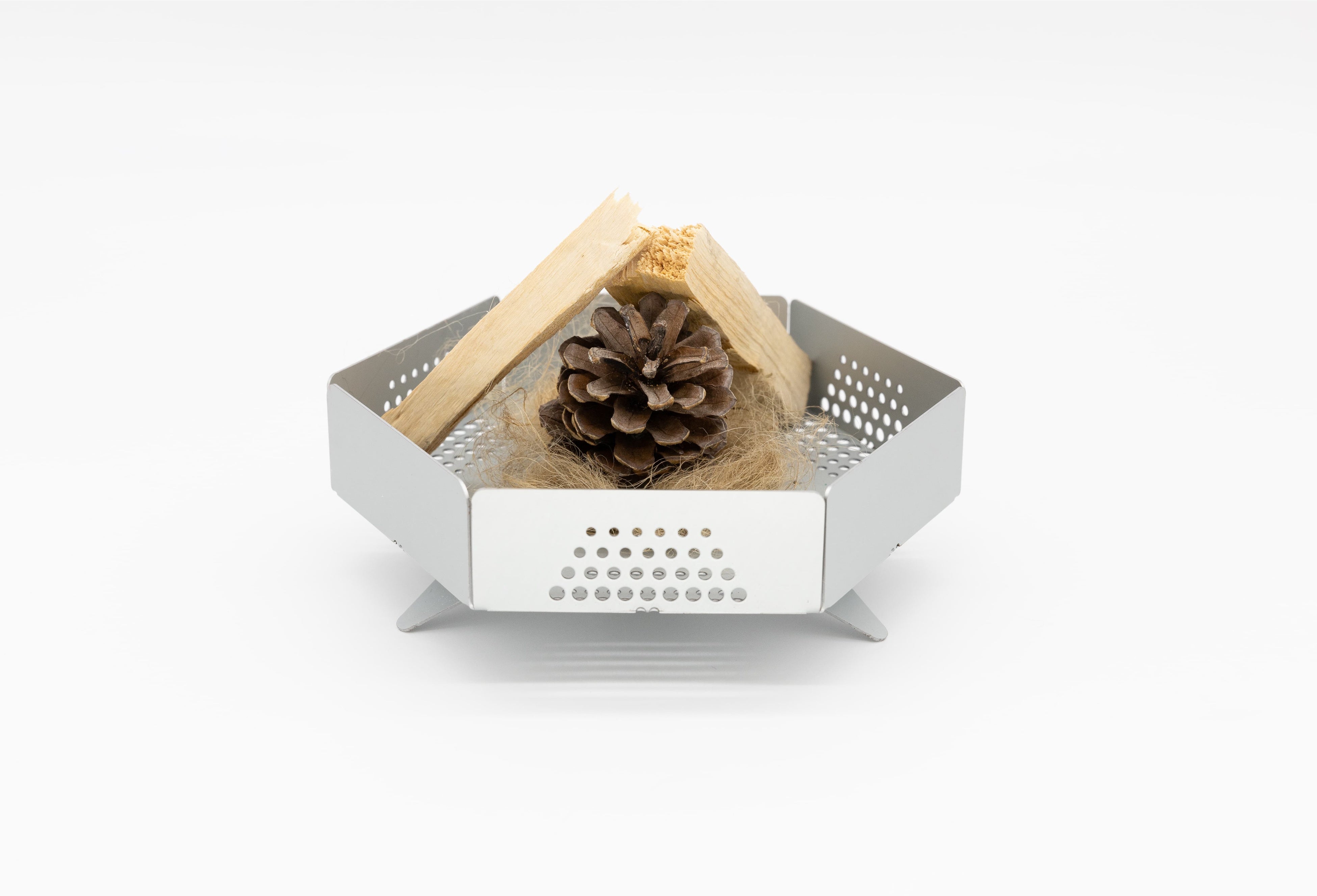 「道具を作って焚く」体験型の焚き火台キット、小焚台を発売します。