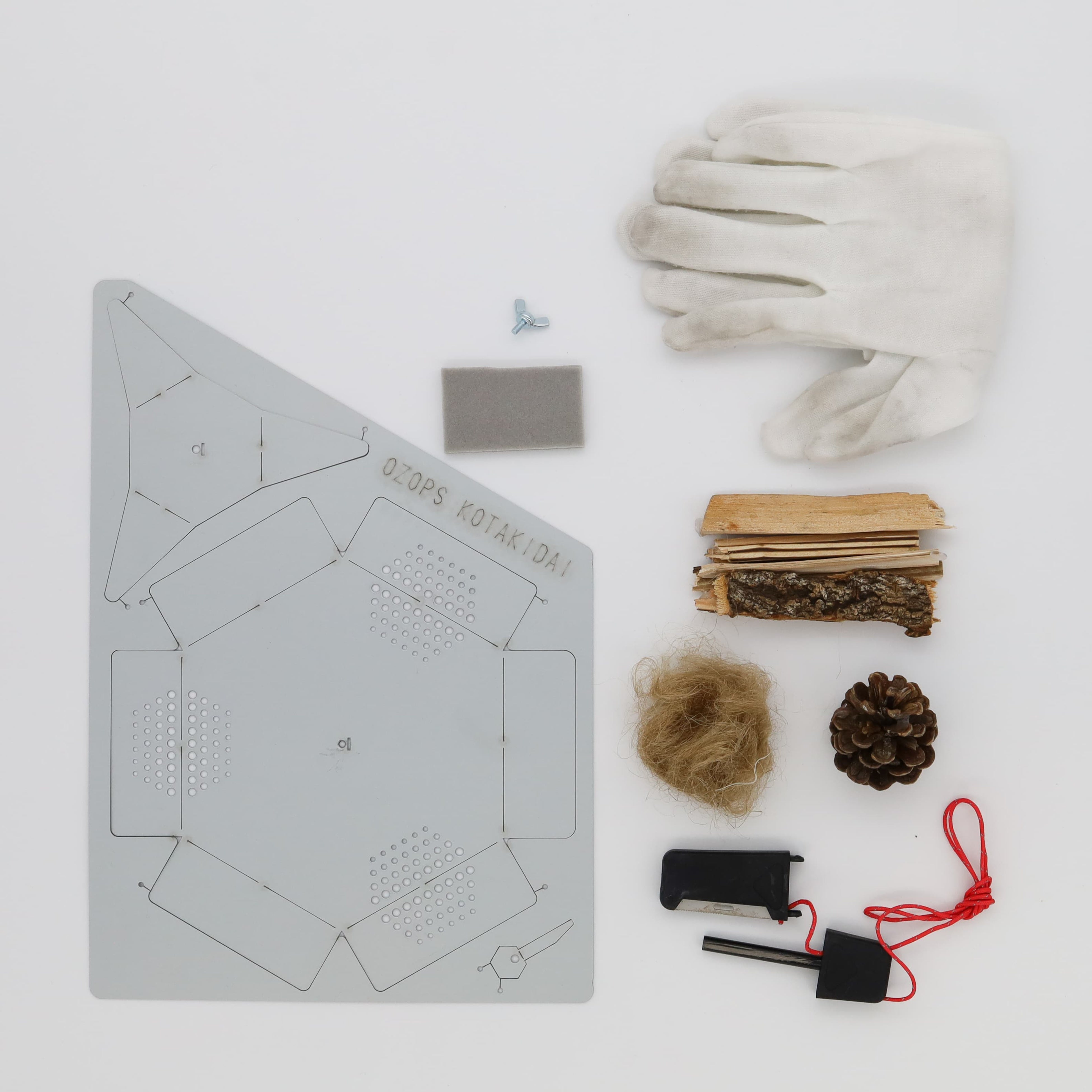 軍手に薪、火つけ用の麻と松ぼっくりにファイやスターター、お好みに合わせて道具を持っていきましょう。