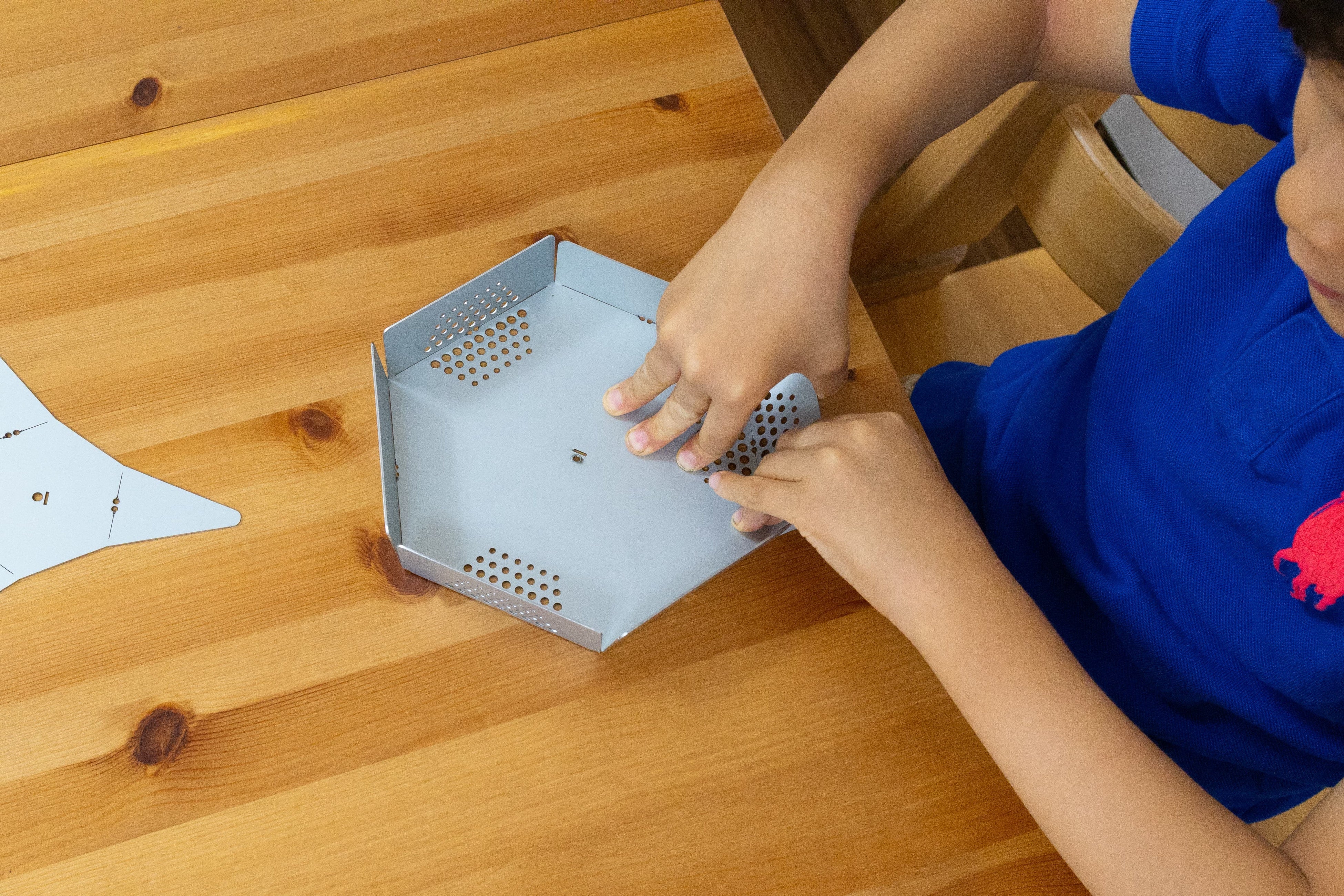 6面を曲げることで器の形ができあがります。