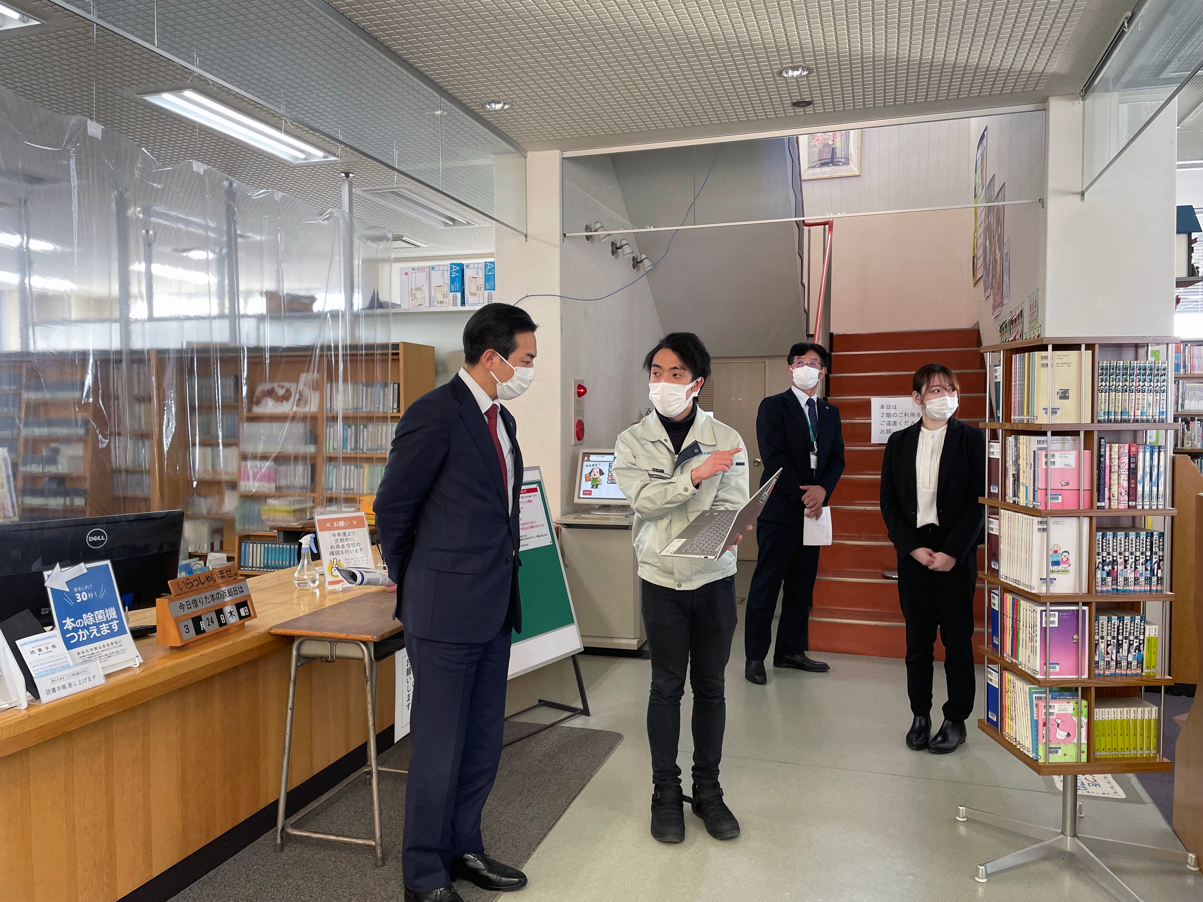 実証実験を視察する髙橋 大横手市長