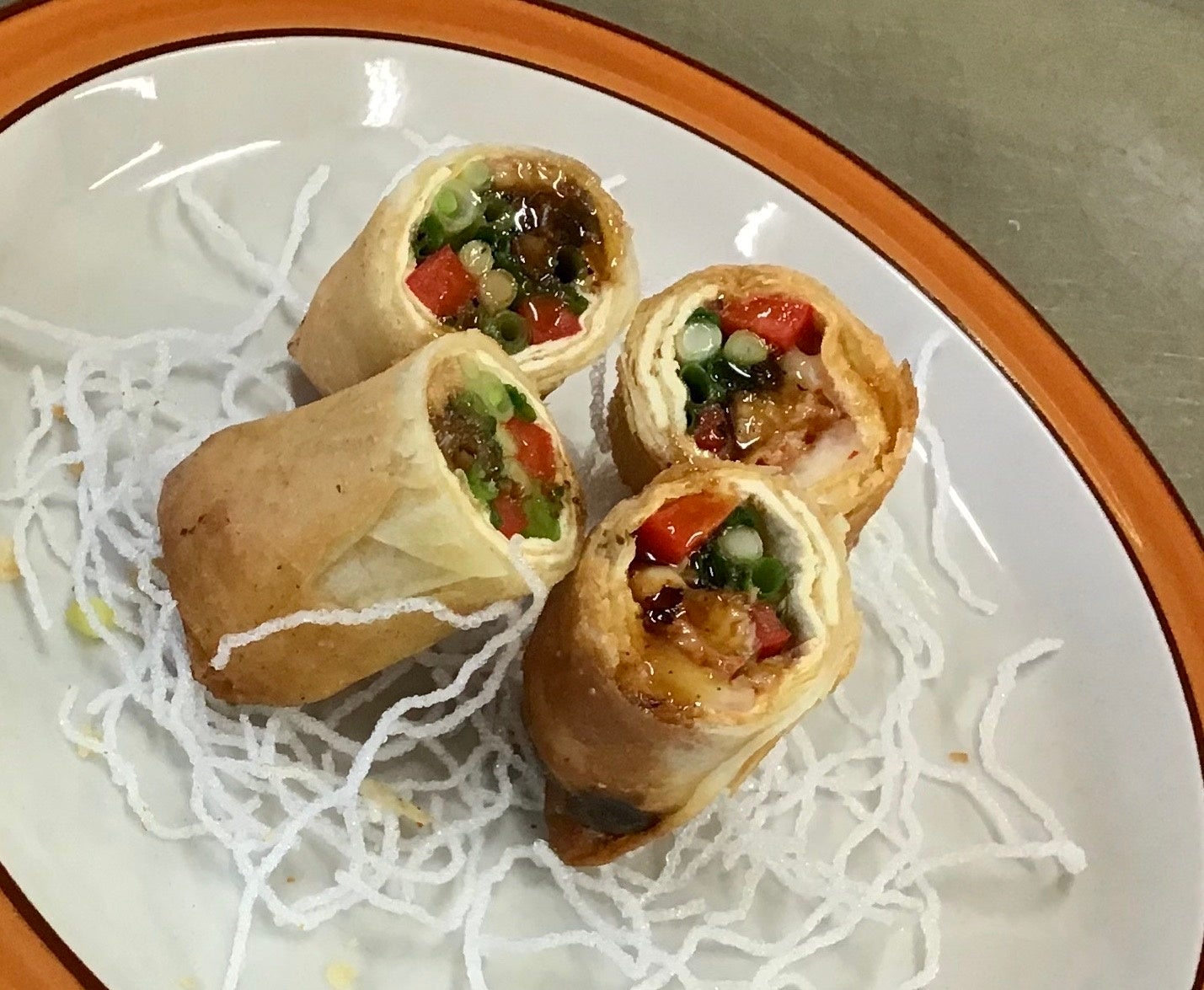 浜名湖うなぎと地元自慢「手筒花火」がコラボして生まれた「鰻の春巻き」