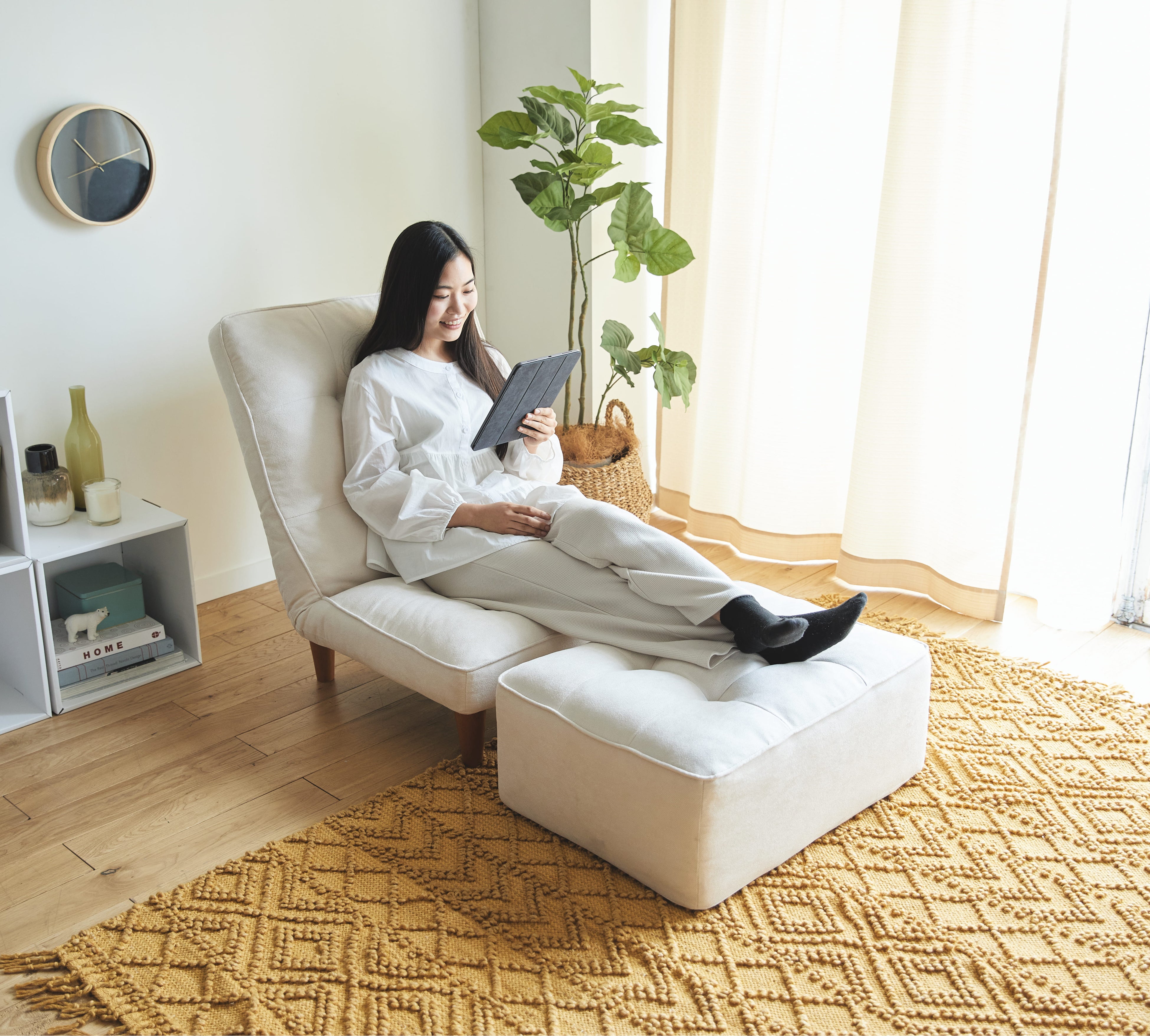 ワンルームでも贅沢に使えるソファー