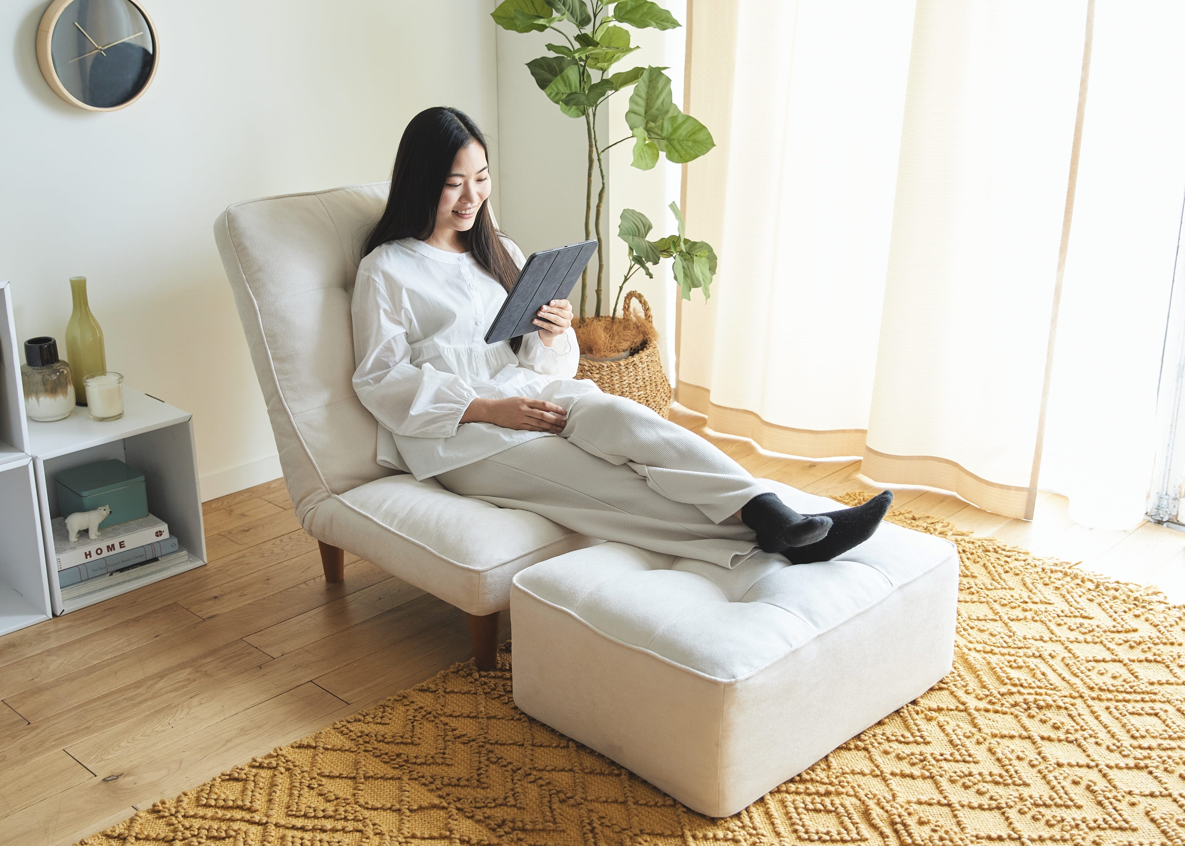 ワンルームでも贅沢に使えるソファ