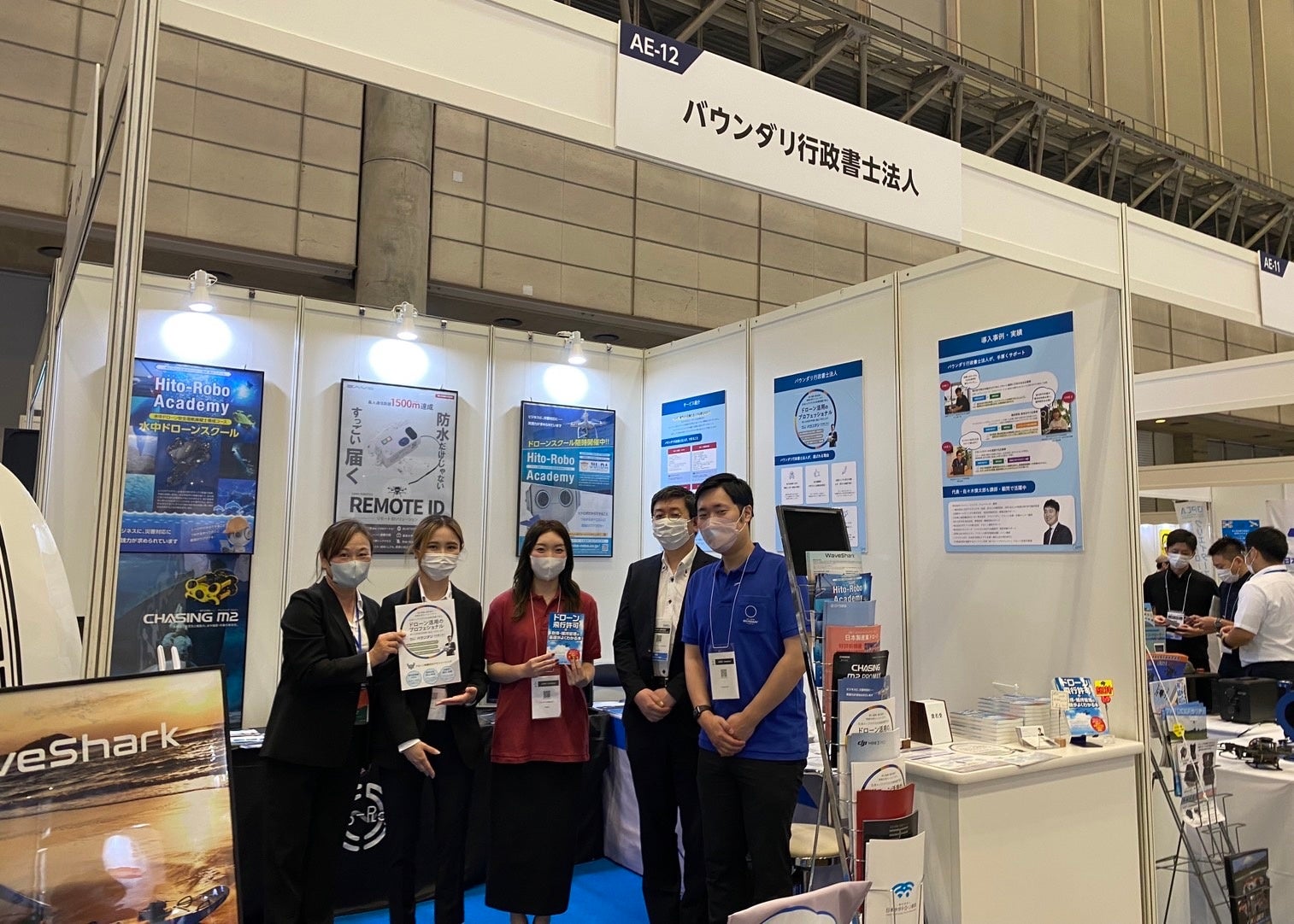 （写真中央と右）弊社の顧問行政書士　バウンダリ行政書士法人　の方々