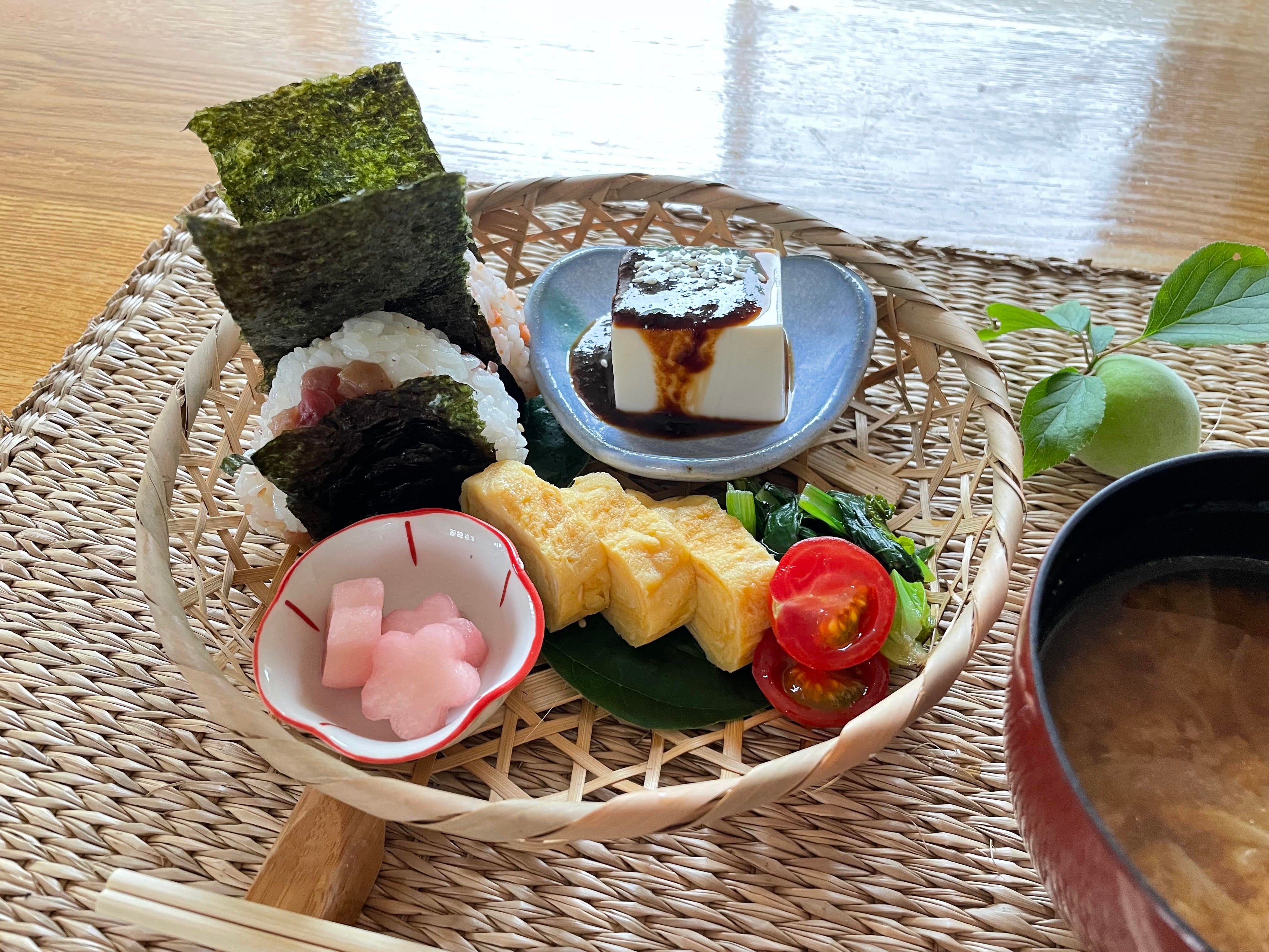 Winter Vegetable Harvest, and tempura and rice-ball lunch in Hitorizawa