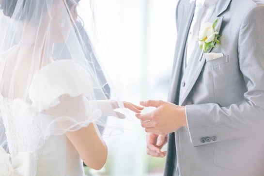 参列経験者の約7割がインナー選びに迷った経験あり！結婚式、男女で異なる重視ポイントとは？“見えない身だしなみ”の選び方をご紹介