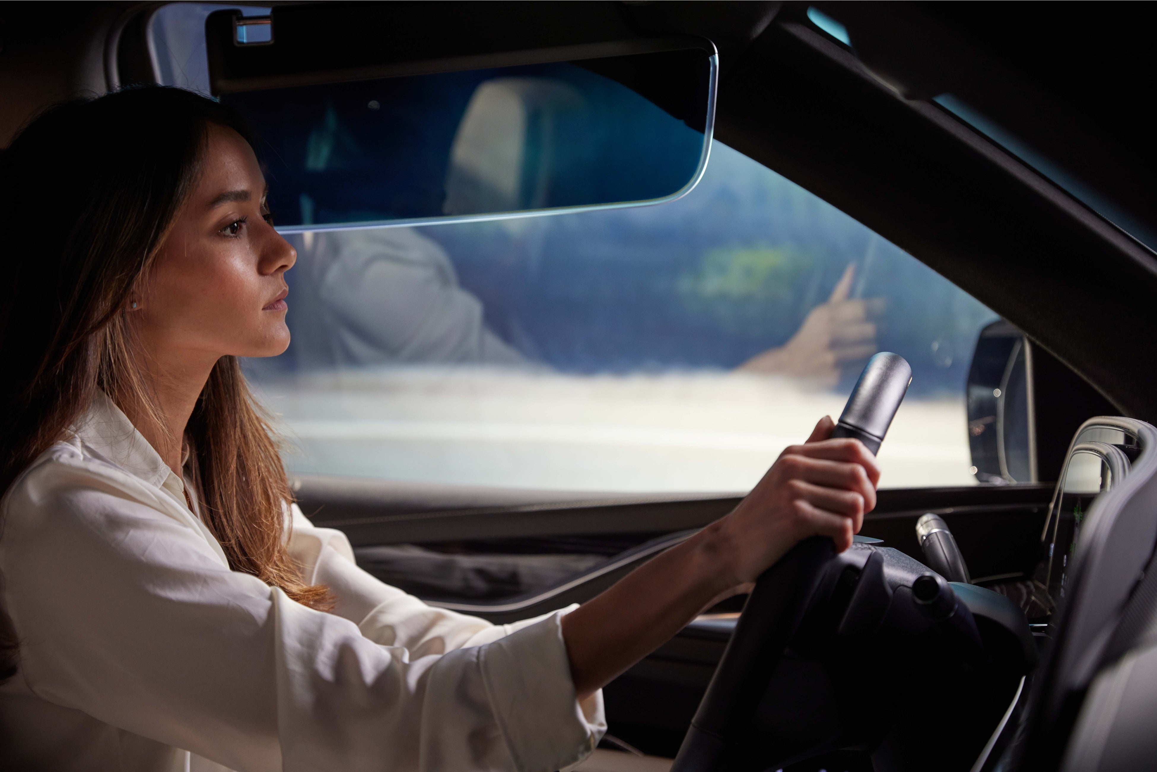 自動防眩サンバイザー