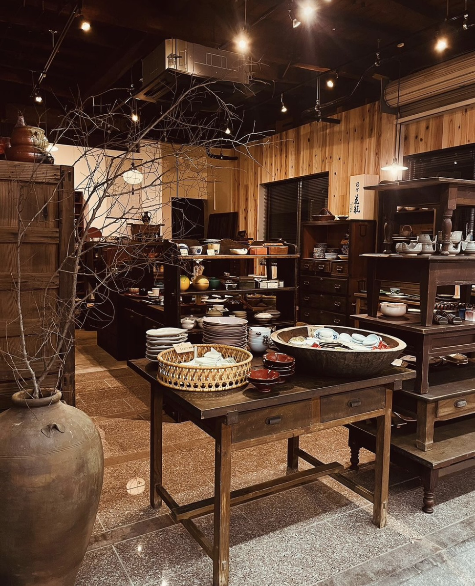 アートの地・⾼松市に初出店、うつわと家具のセレクトリユースショップ
