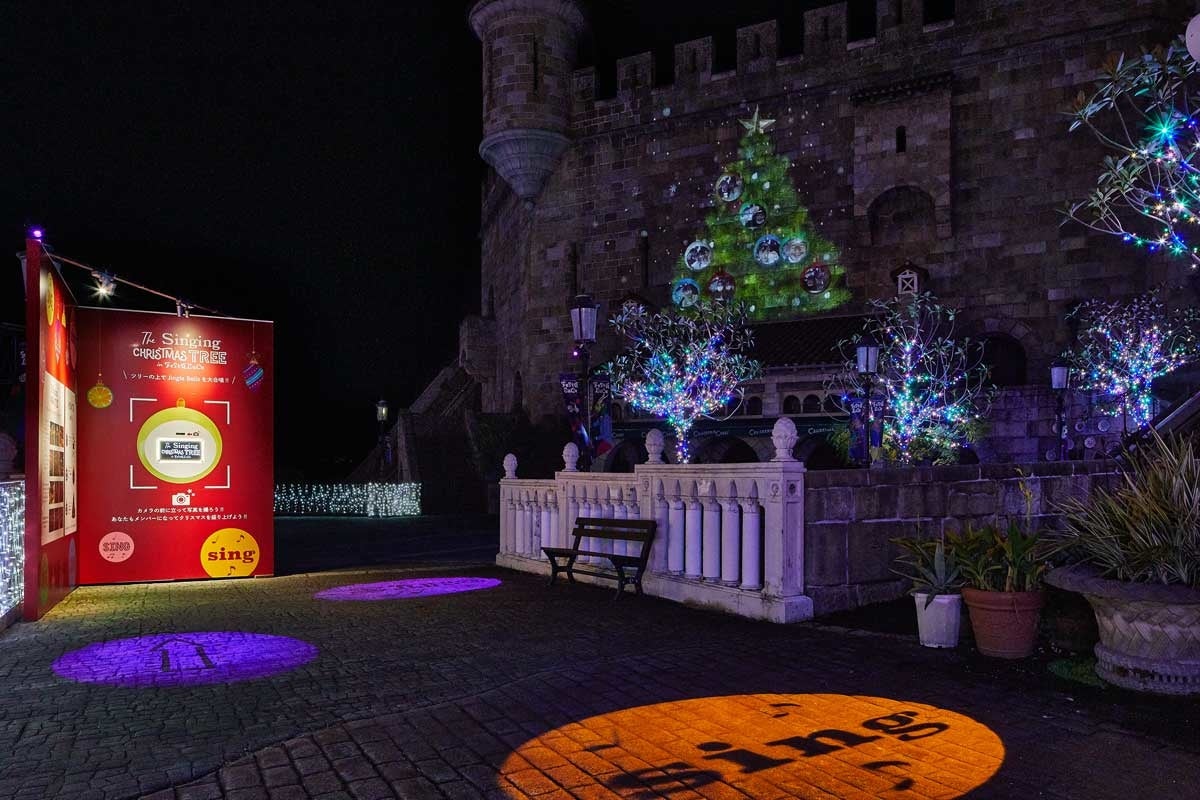 一人ずつ写真を撮ると巨大ツリーで歌う聖歌隊に！ The Singing Christmas tree （シンギングクリスマスツリー）