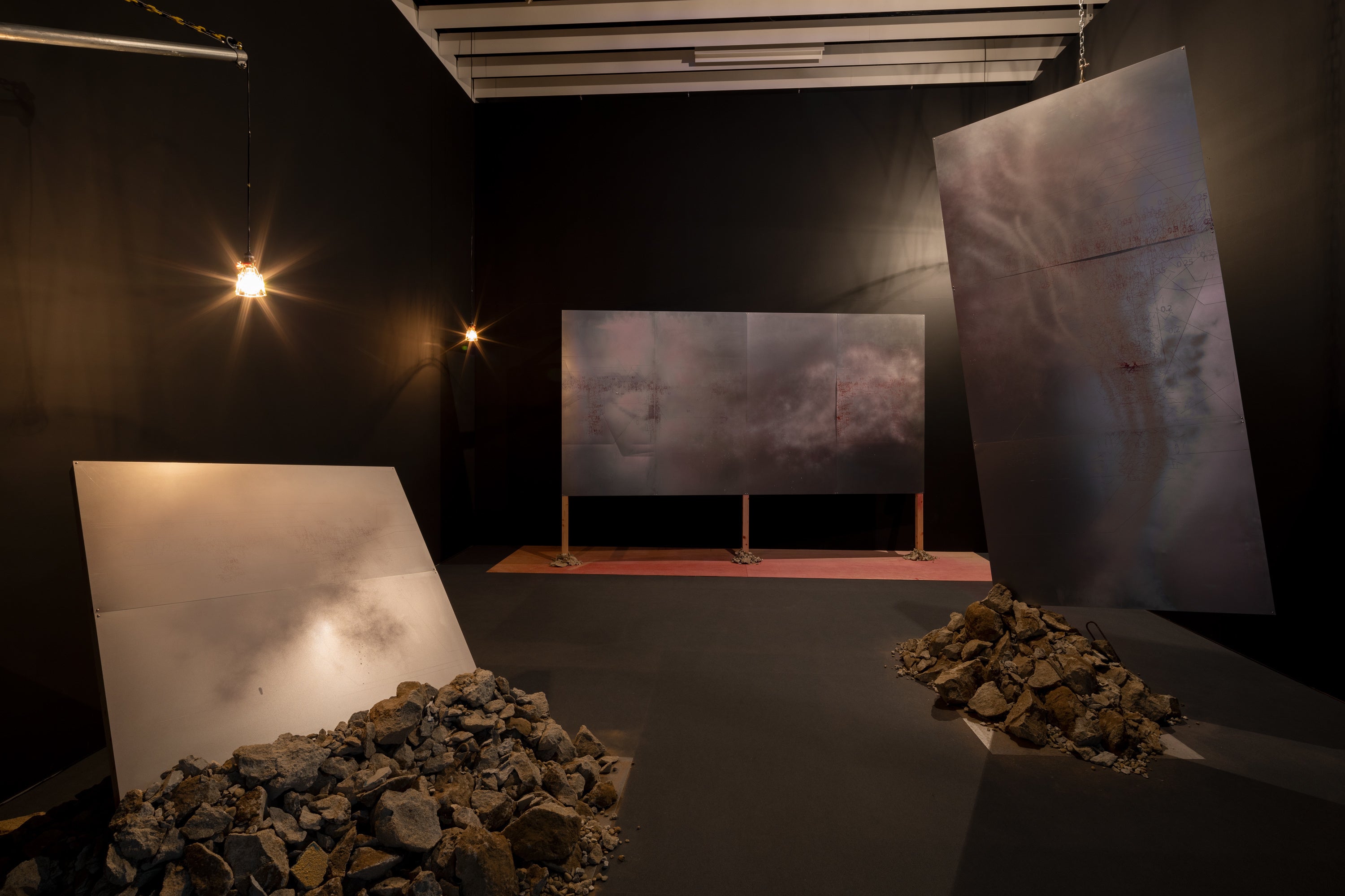 《失われた全ての記憶を讃えるために》2022 金子未弥 × 有限会社丸重屋「KYOTO STEAM 2022 国際アートコンペティション制作作品」京都市京セラ美術館(2022.1.28~2022.2.13)、京都 撮影麥生田兵吾