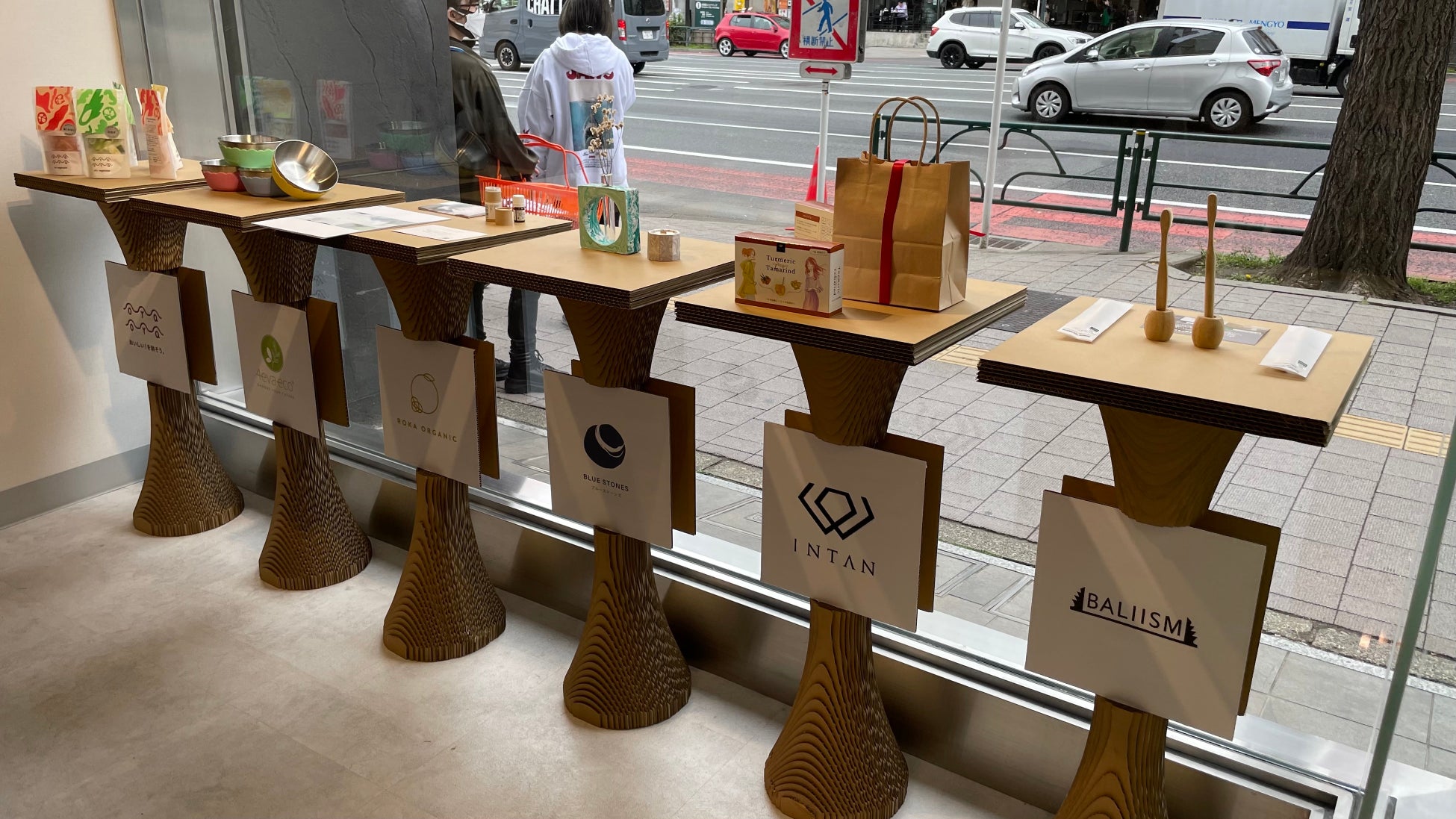 おしゃれなダンボール家具のカミカグが環境配慮型の展示会における什器提供サービスを開始 株式会社カミカグのプレスリリース おしゃれなダンボール家具のカミカグが環境配慮型の展示会における什器提供サービスを開始 株式会社カミカグのプレスリリース