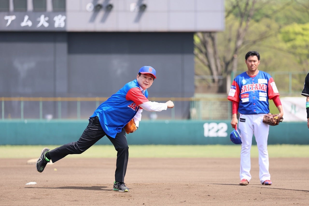 さいたま市長始球式