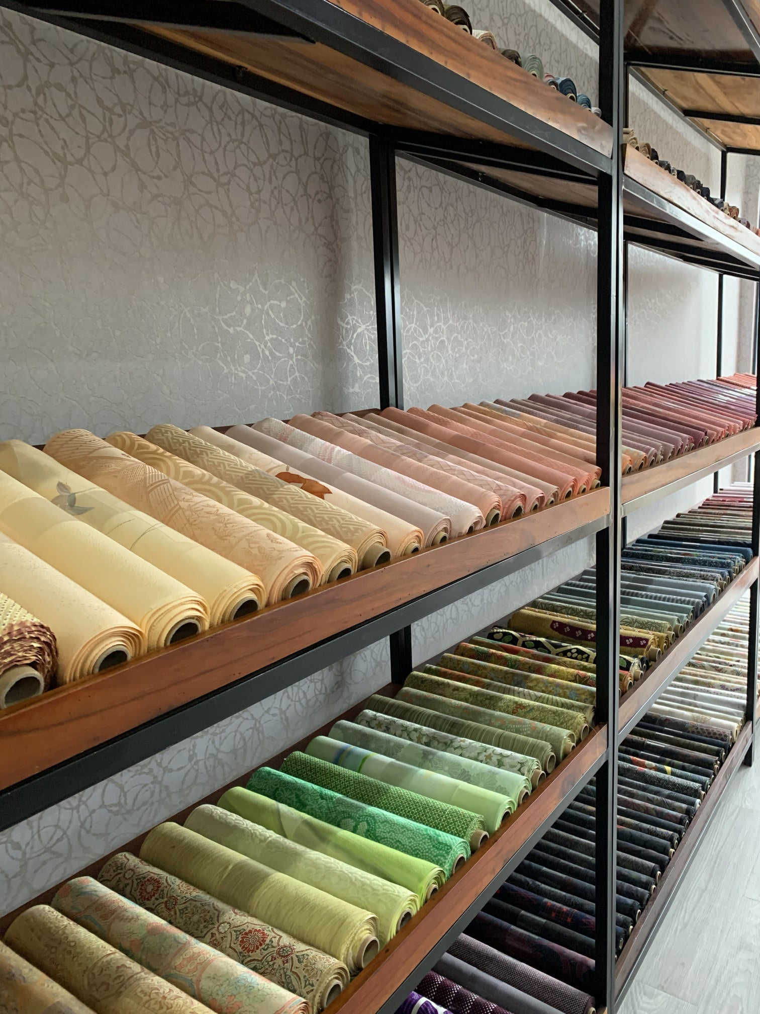 カンボジア王国でオープンしたKimono Upcycle Cloth「ohariko」のエキシビションコーナー