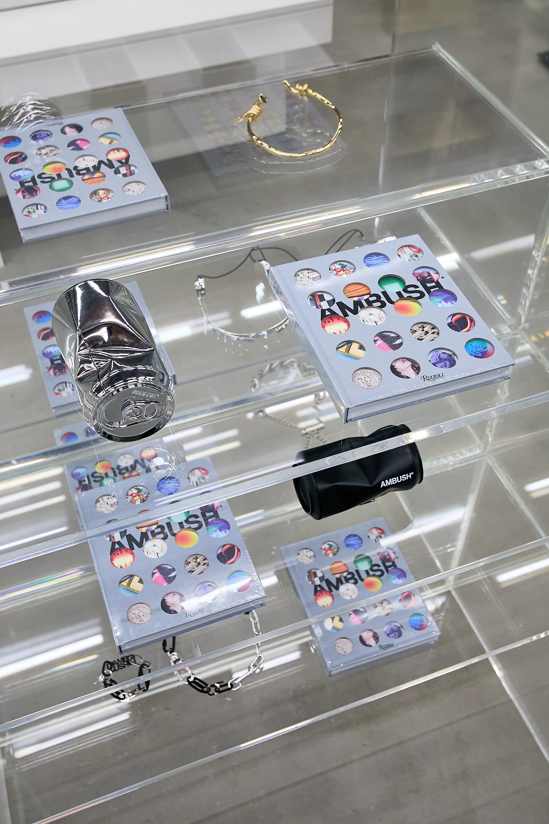 AMBUSHから初となるブランドブックが3月4日に発売。 | 株式会社