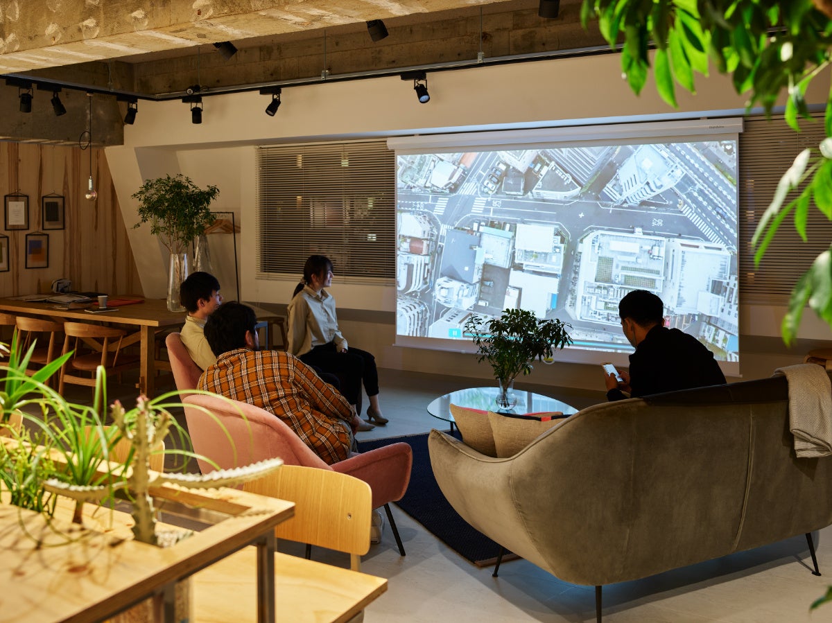 ▲イベントやセミナーに活用できるプロジェクターやバルコニーの活用