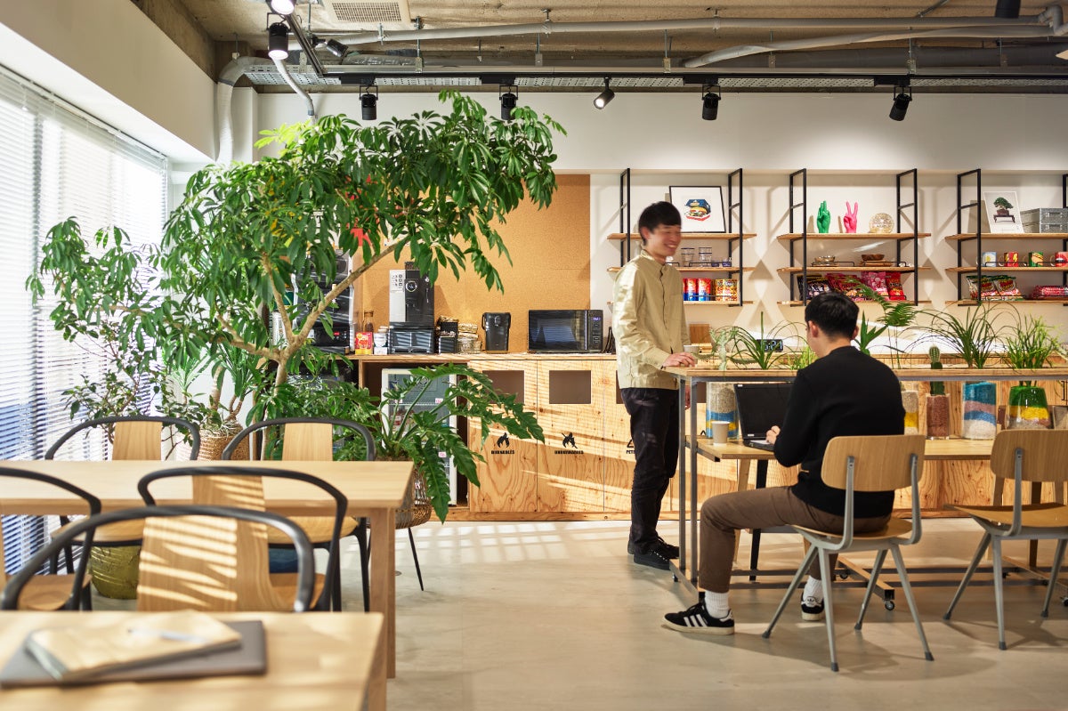 ▲併設されたオフィスキッチンではビールサーバーでの提供も