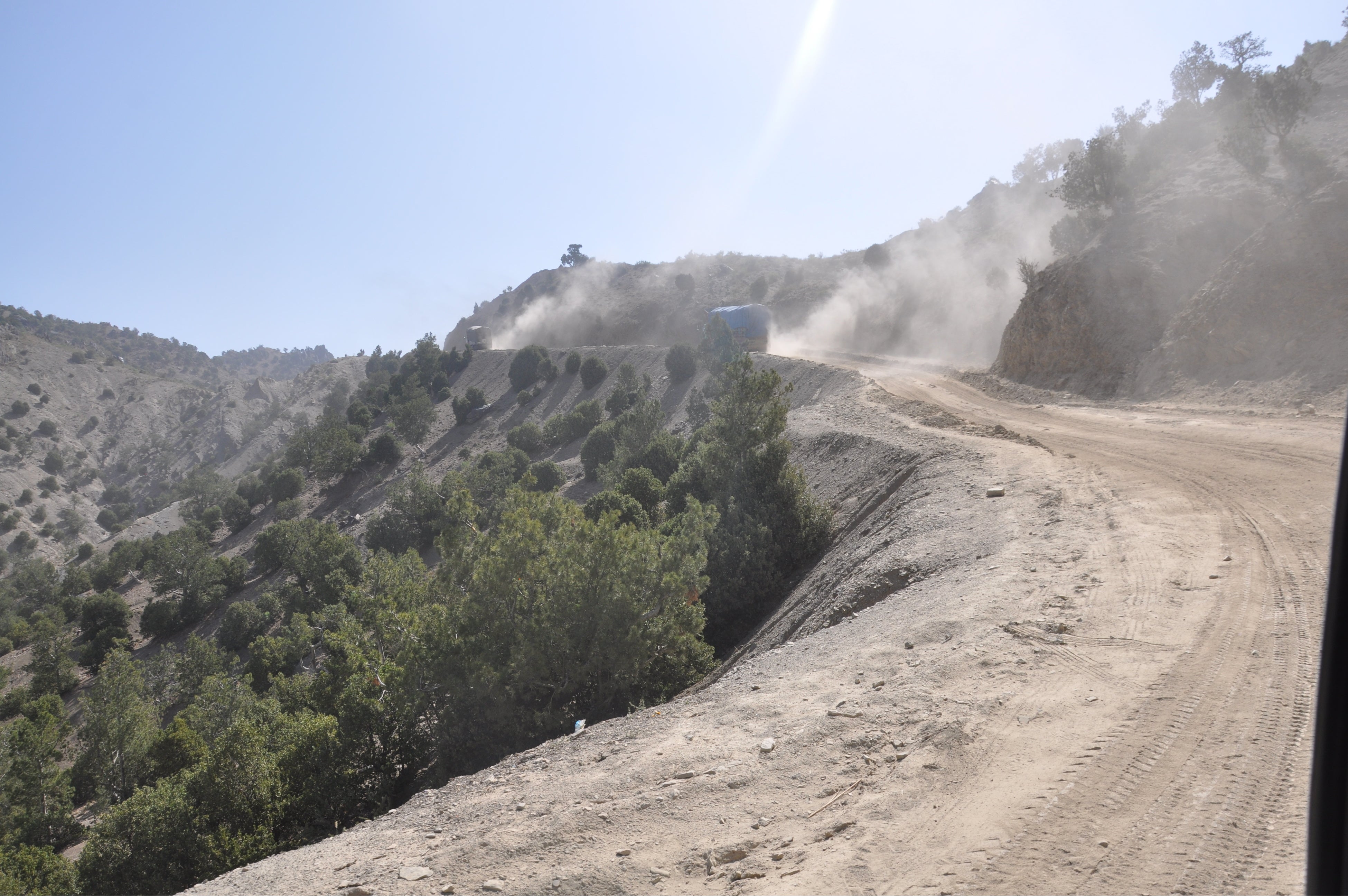 支援対象地に向かう道路。パクティカ州ギヤン郡で