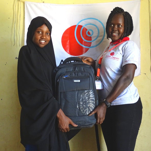 アシタさん（写真左、コンゴ民主共和国出身・18歳）