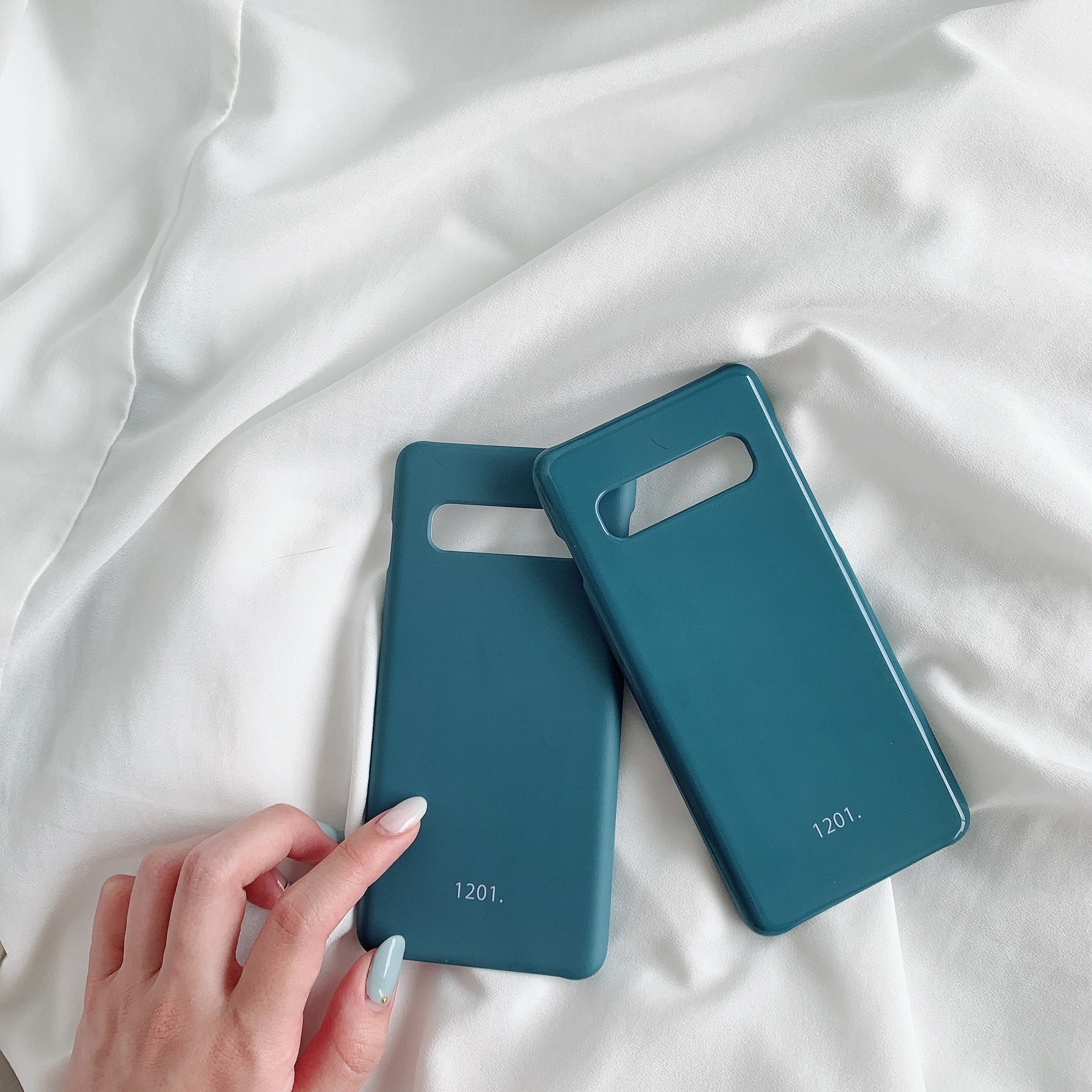 左：マット　右：ツヤ