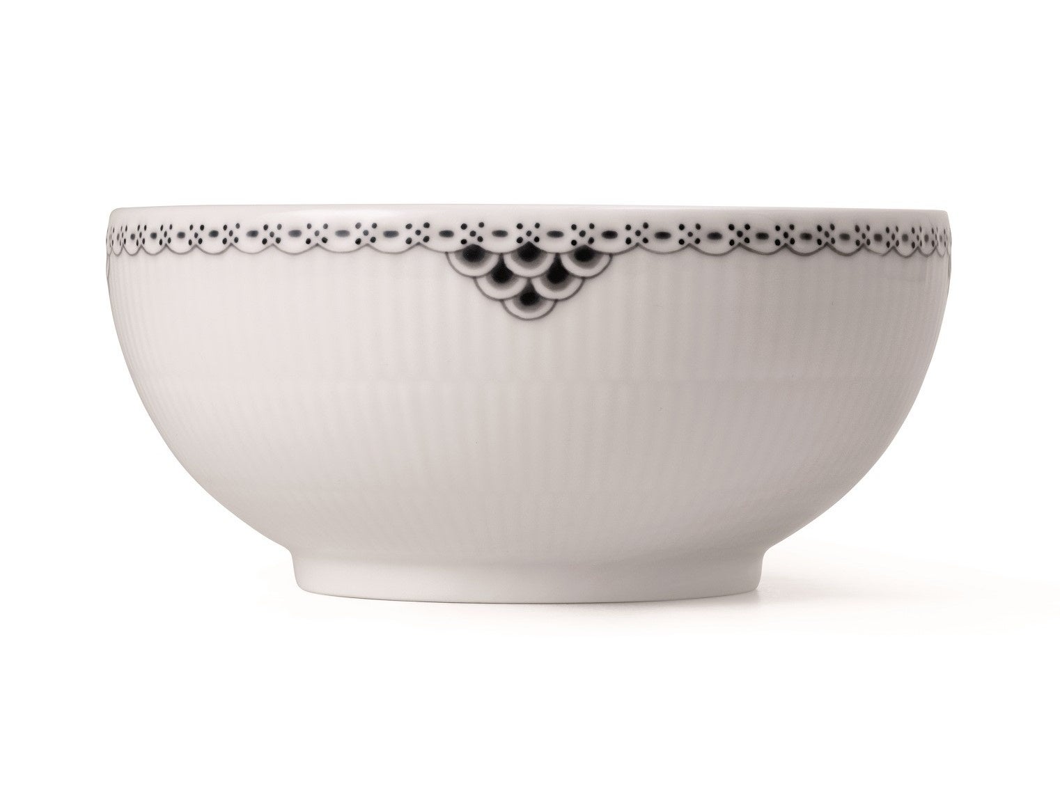 新品 ロイヤルコペンハーゲン ブラック レース ボウル18cmフルーテッド メガ 新品 ロイヤルコペンハーゲン ブラック レース ボウル18cm