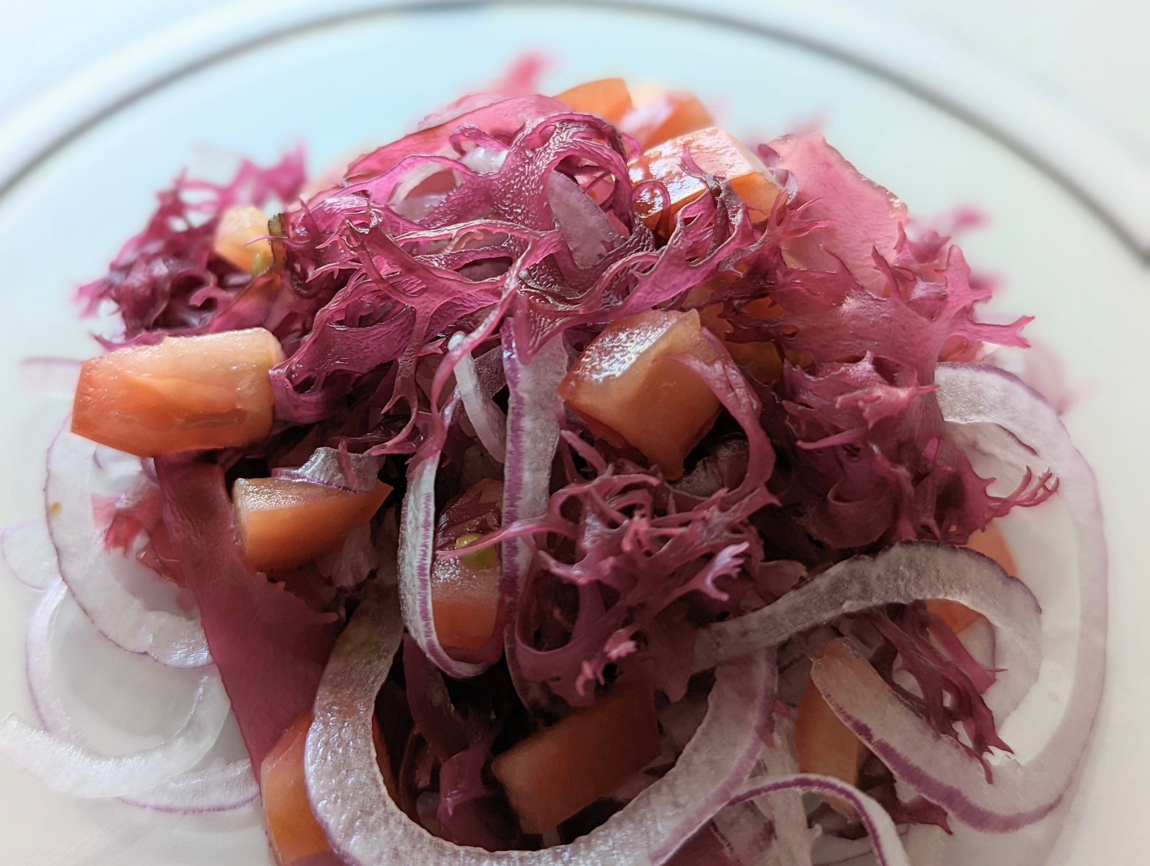 トサカノリと新玉ねぎのレッドサラダ