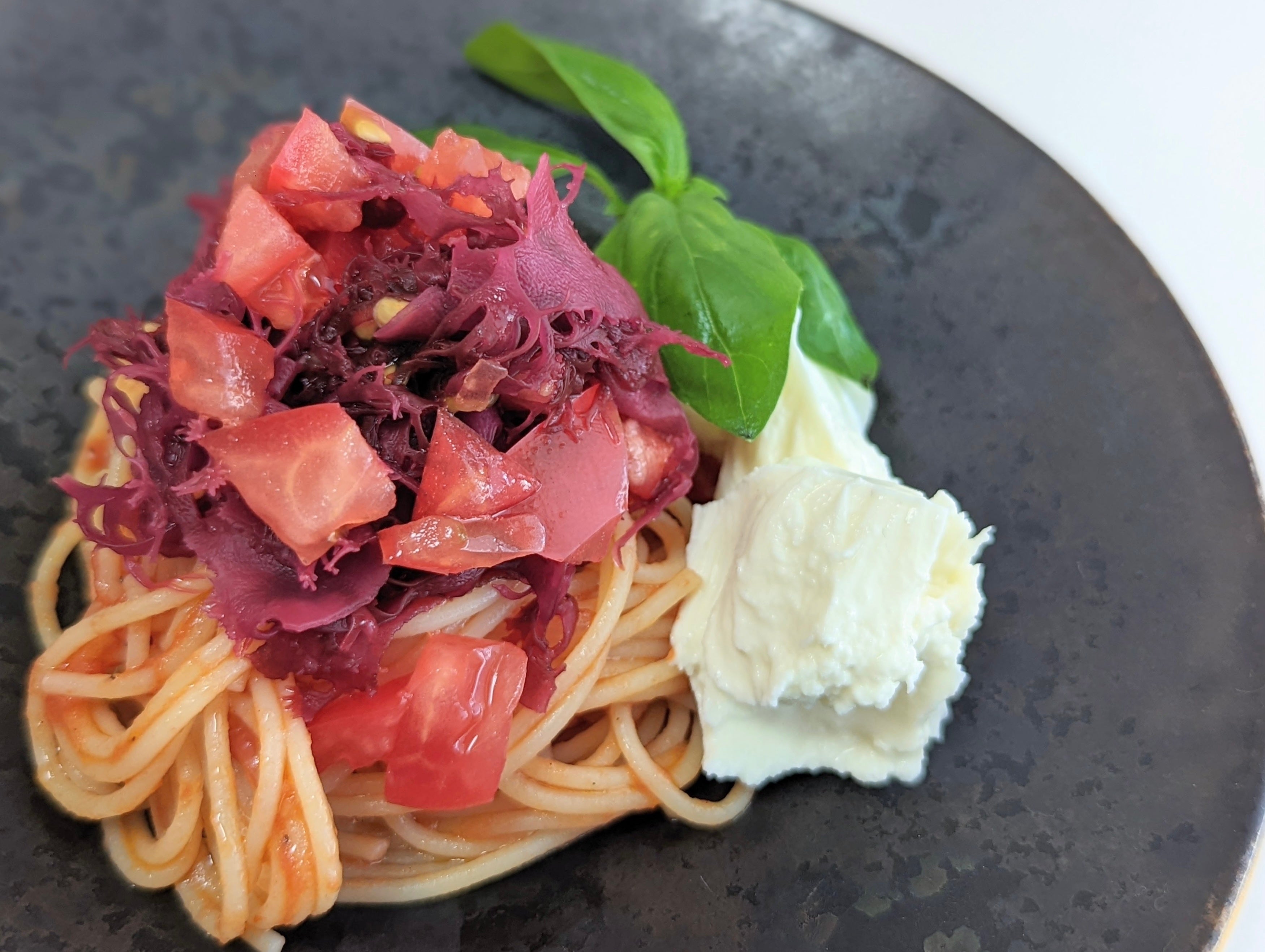 トサカノリとトマトの冷製パスタ