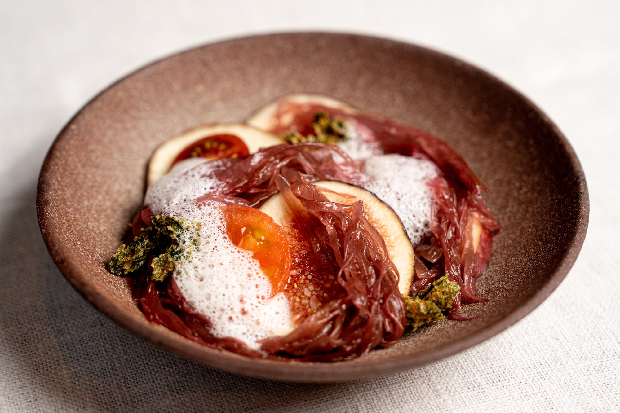 「ミリンのヘーゼルナッツオイルマリネ」 塩味と食感を活かした一品。