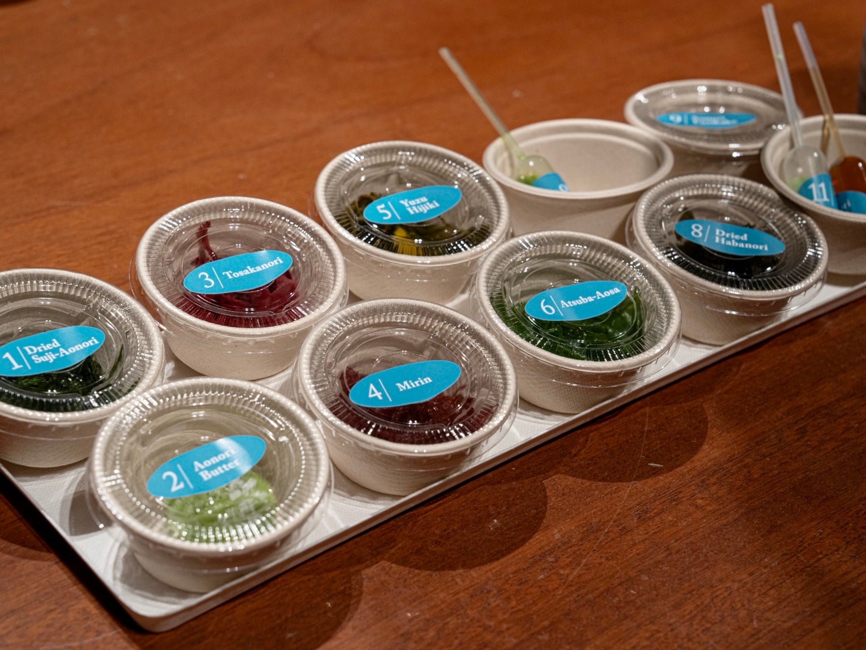 ＞試食会で提供した海藻や、海藻を使用した調味料など