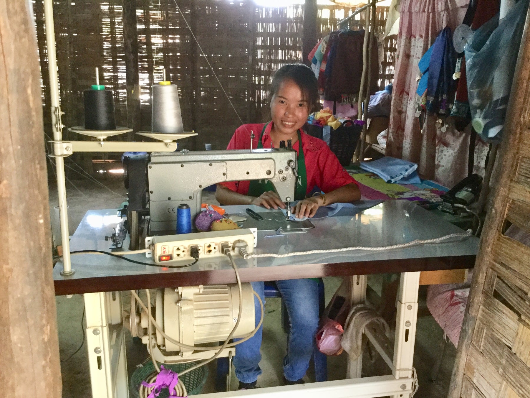 村で起業した縫製訓練生