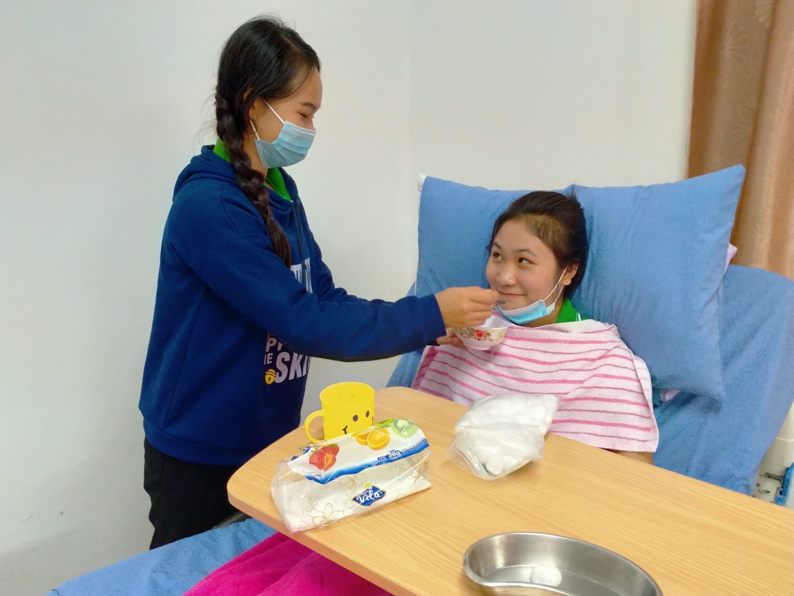 食事介助が必要な人へのホスピタリティ訓練