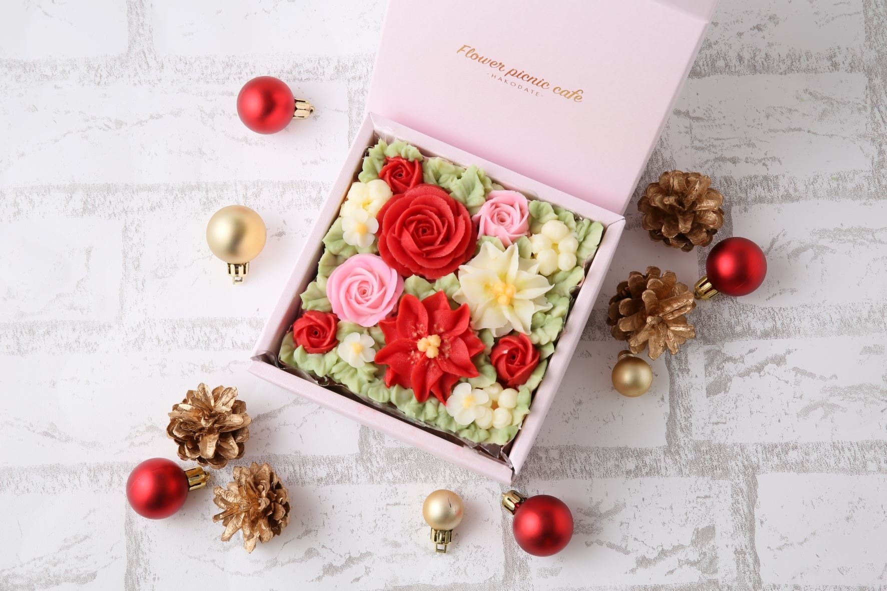  食べられるお花のクリスマスボックスケーキ