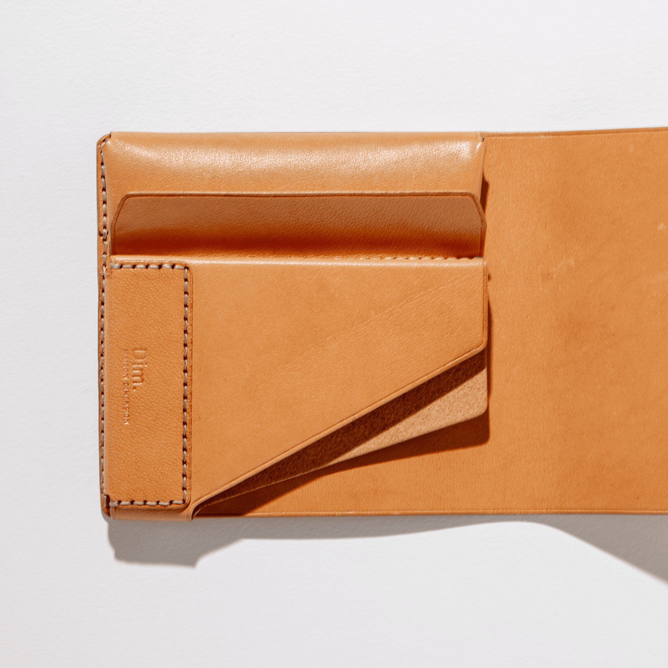 マグネット式開閉とコンプレッサー構造が、使いやすさの秘密