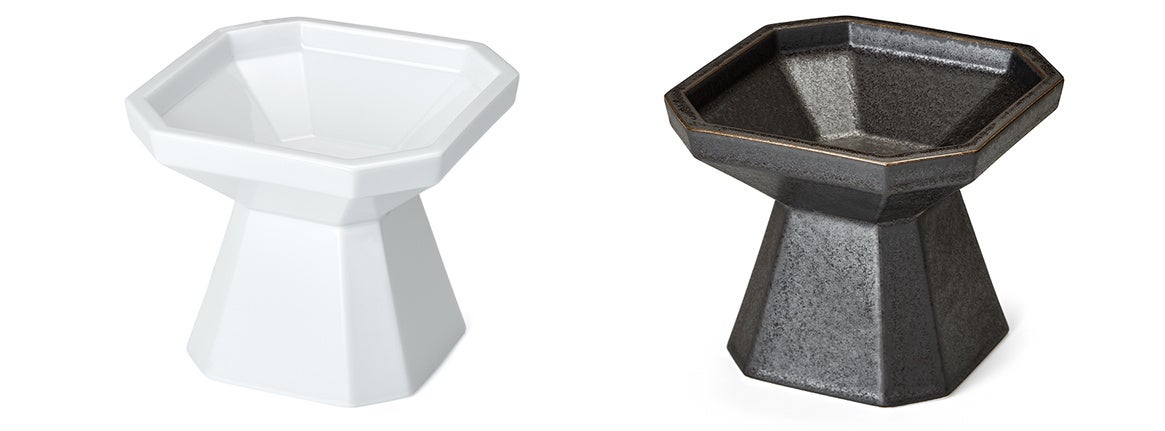 写真左から Crystal White  ／ Brindle Gray